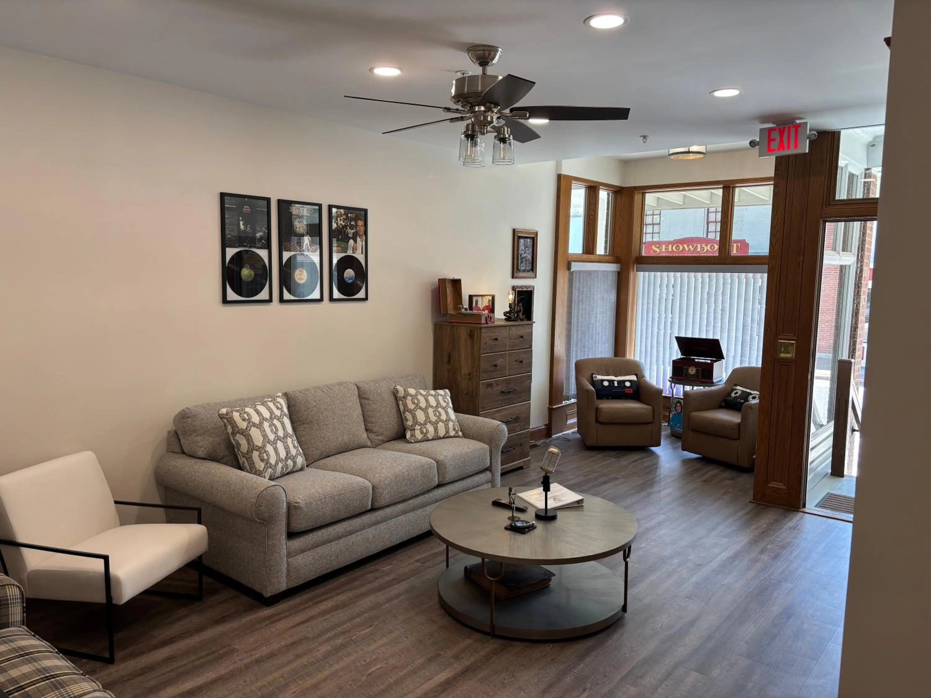 Living room in Hermann Crown Suites