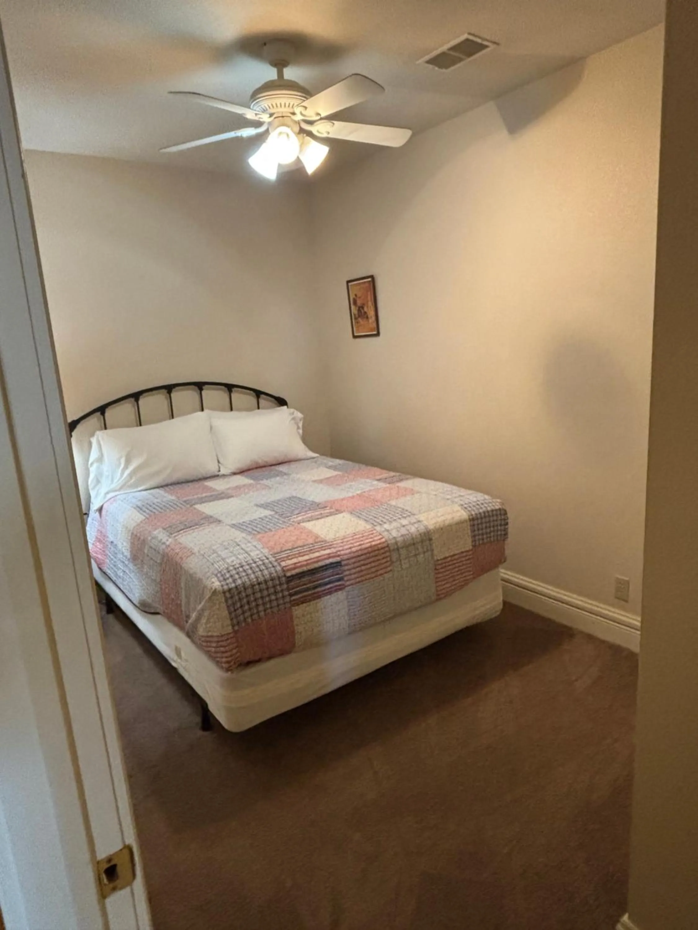 Bedroom, Bed in Hermann Crown Suites