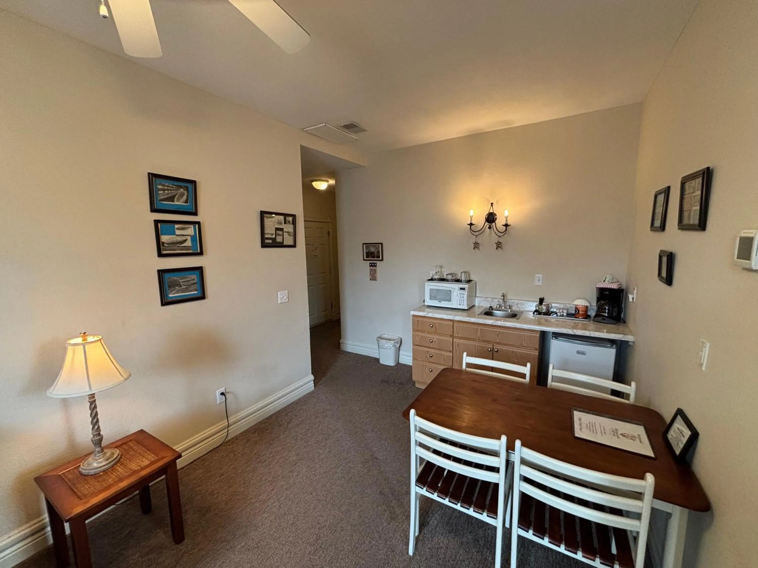 Kitchen or kitchenette in Hermann Crown Suites