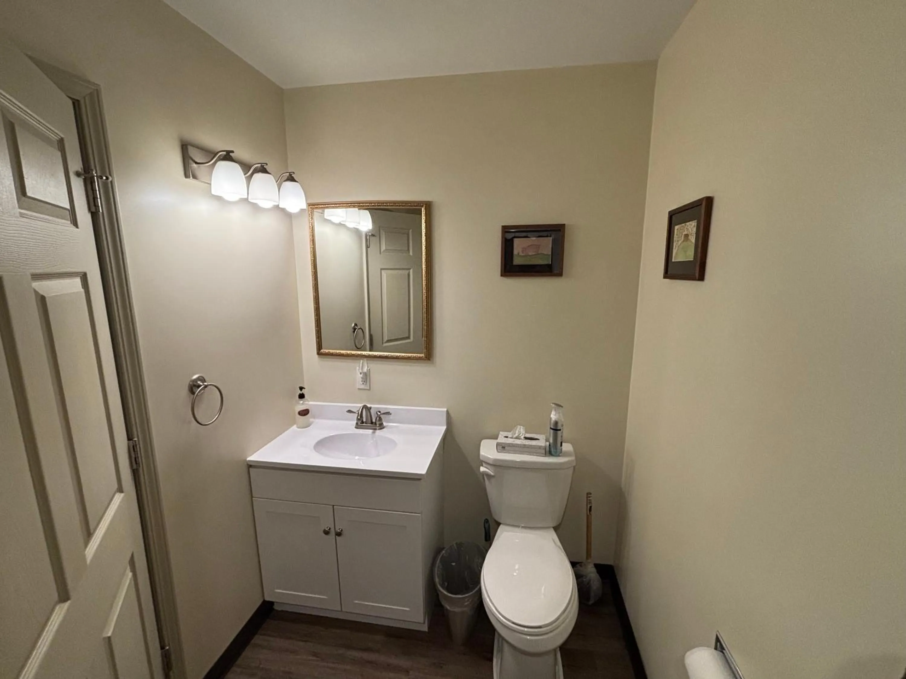 Bathroom in Hermann Crown Suites