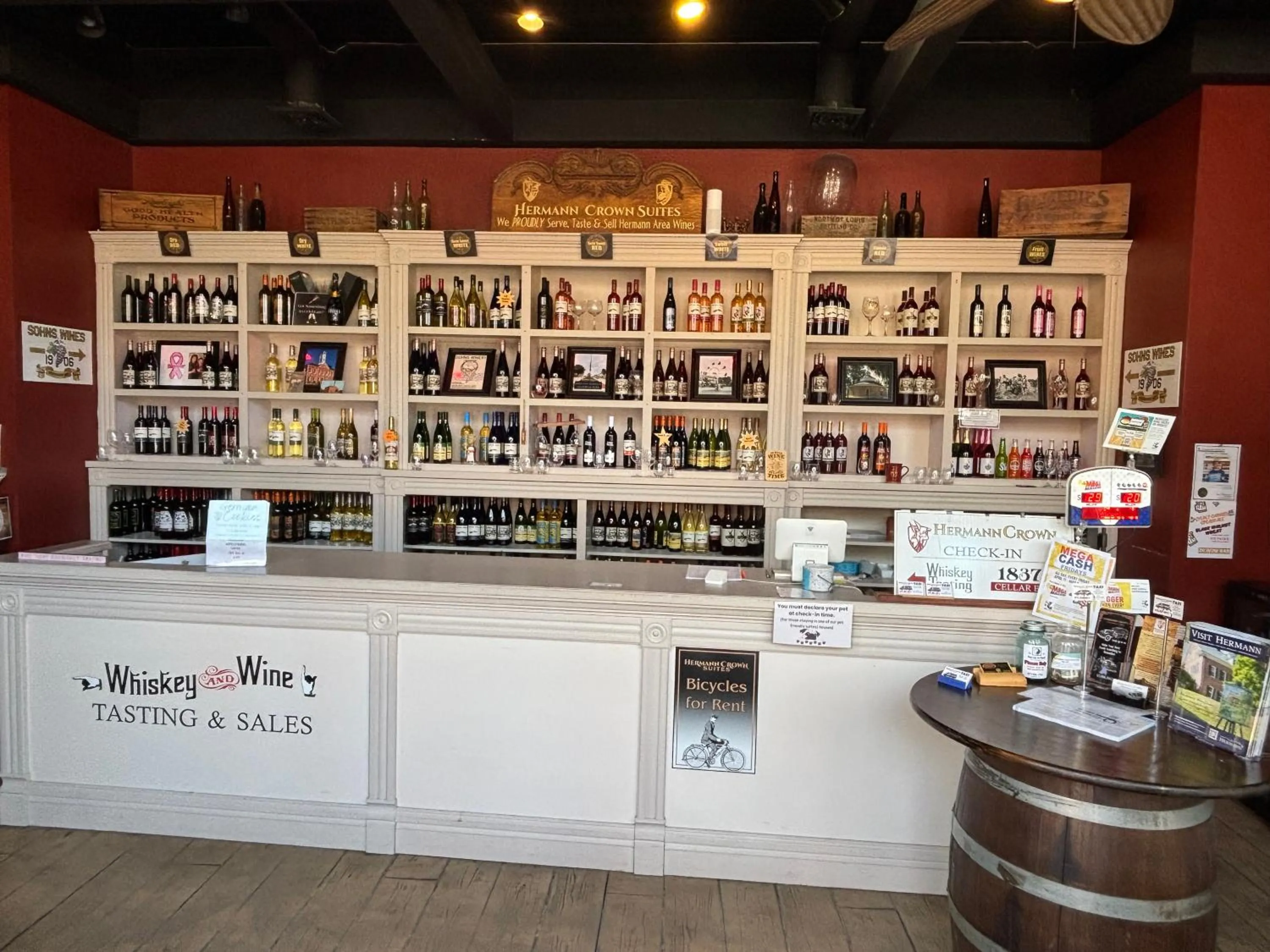 Lounge or bar in Hermann Crown Suites