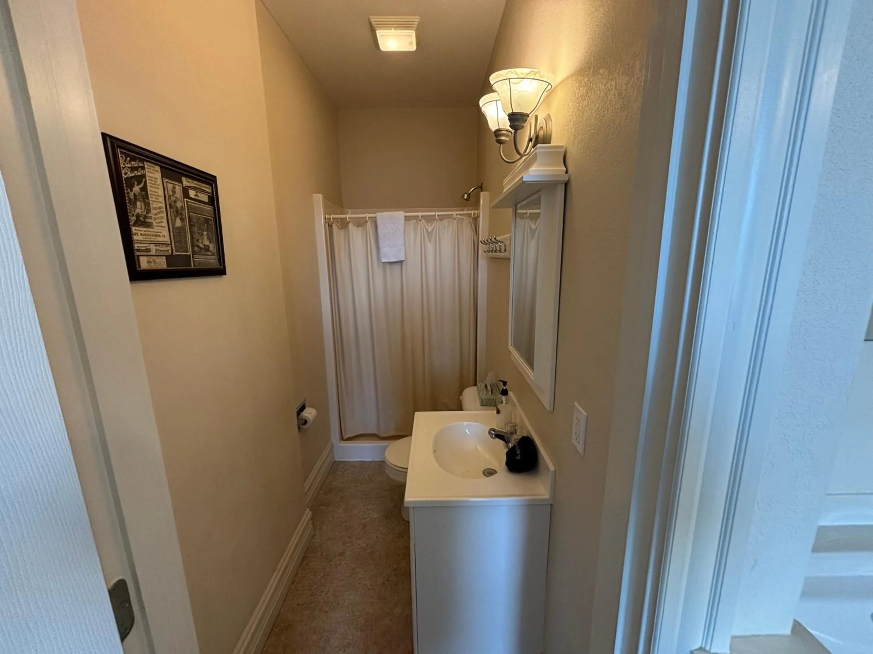 Bathroom in Hermann Crown Suites