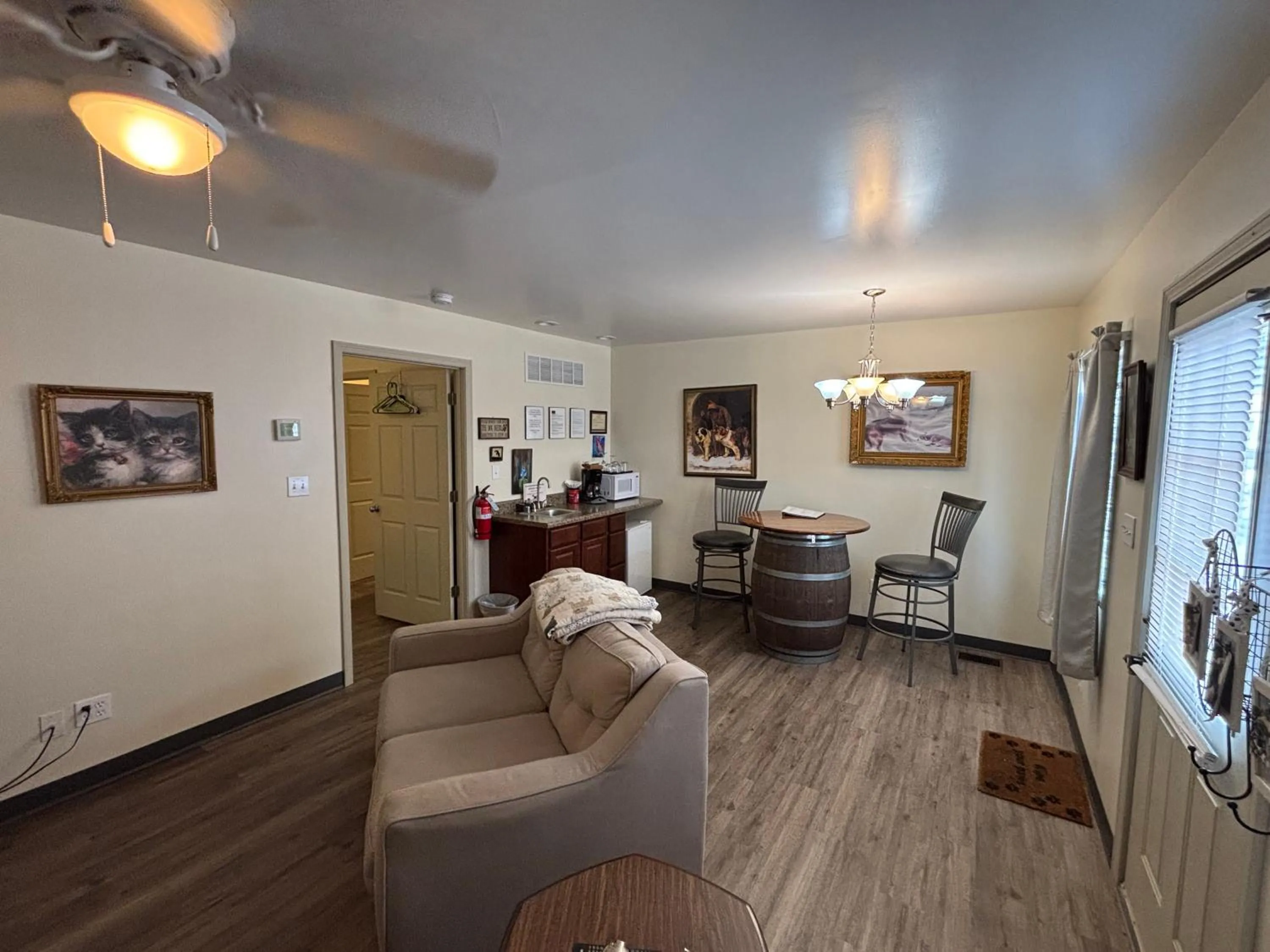 Living room in Hermann Crown Suites