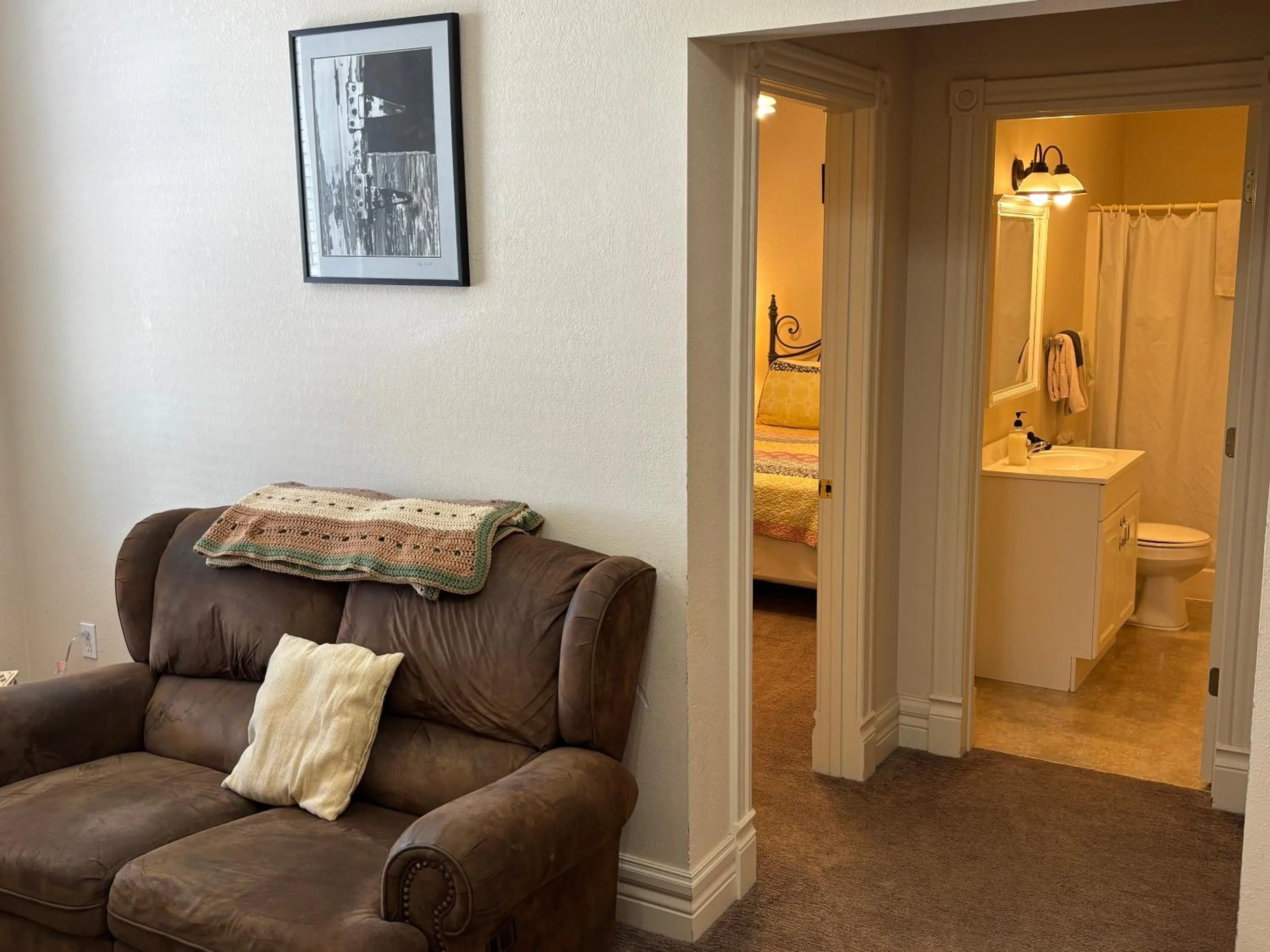 Bathroom in Hermann Crown Suites