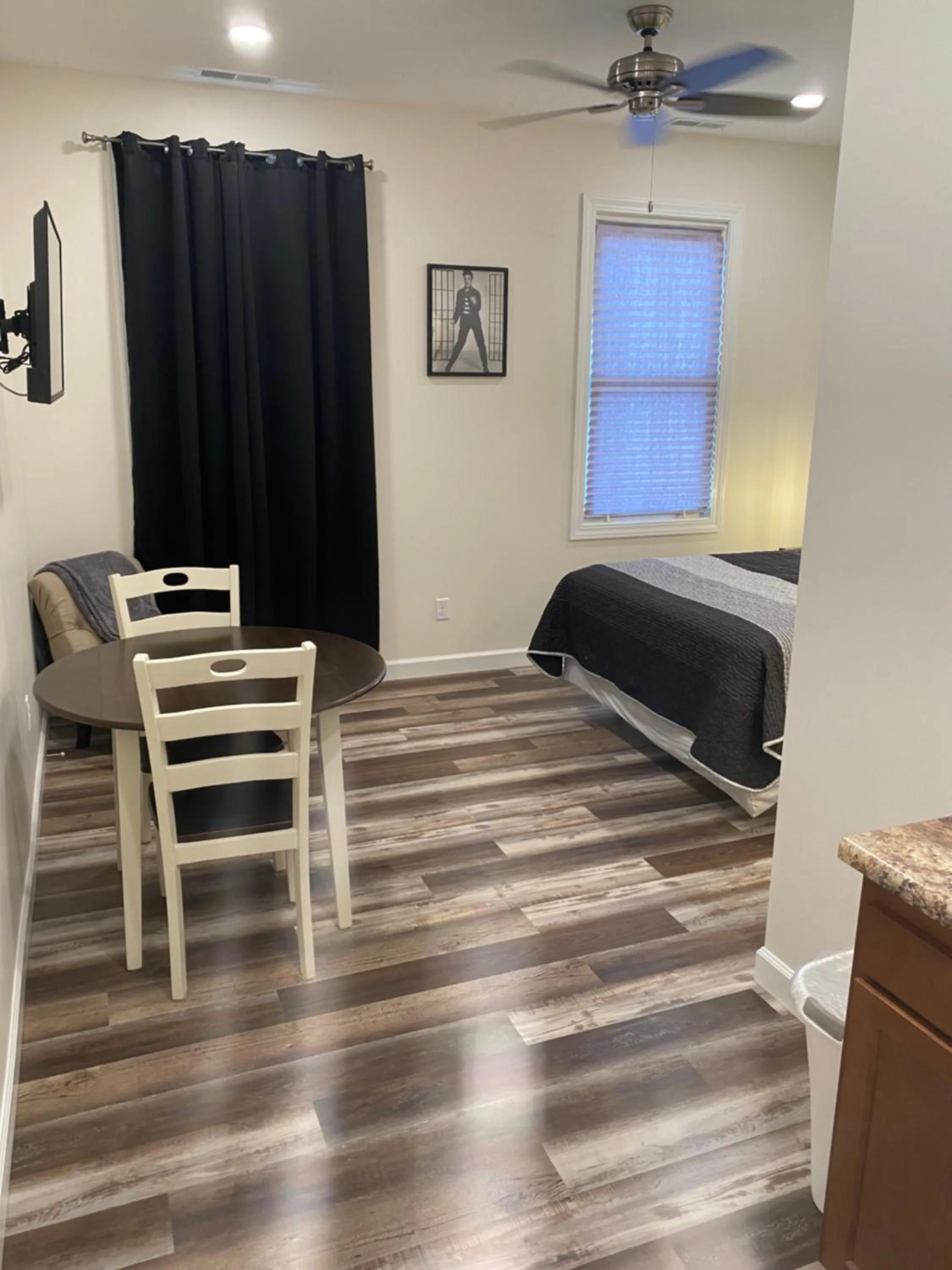 Bed in Hermann Crown Suites