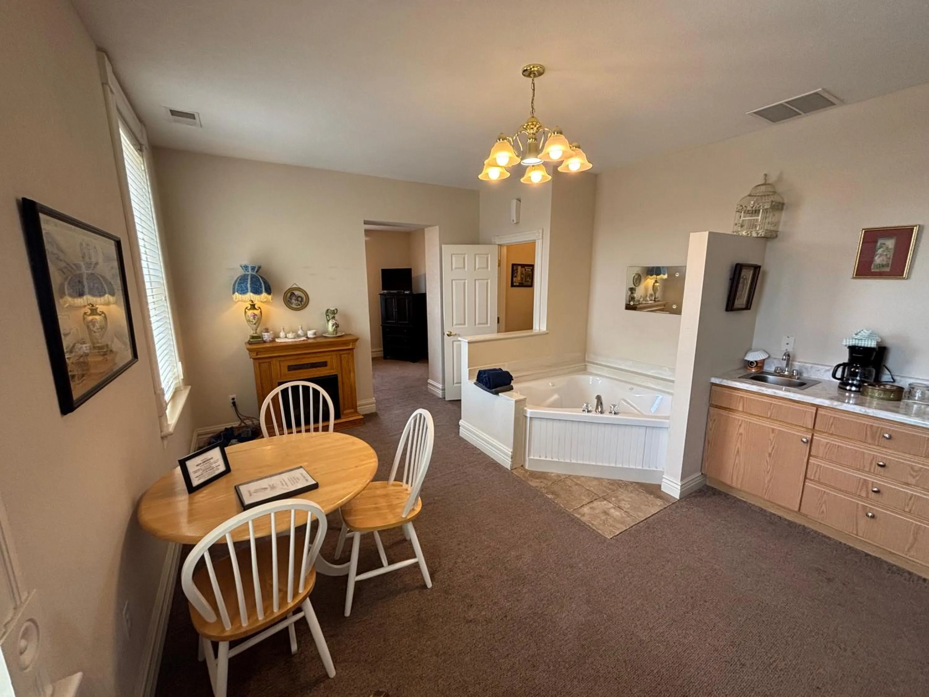 Kitchen or kitchenette in Hermann Crown Suites