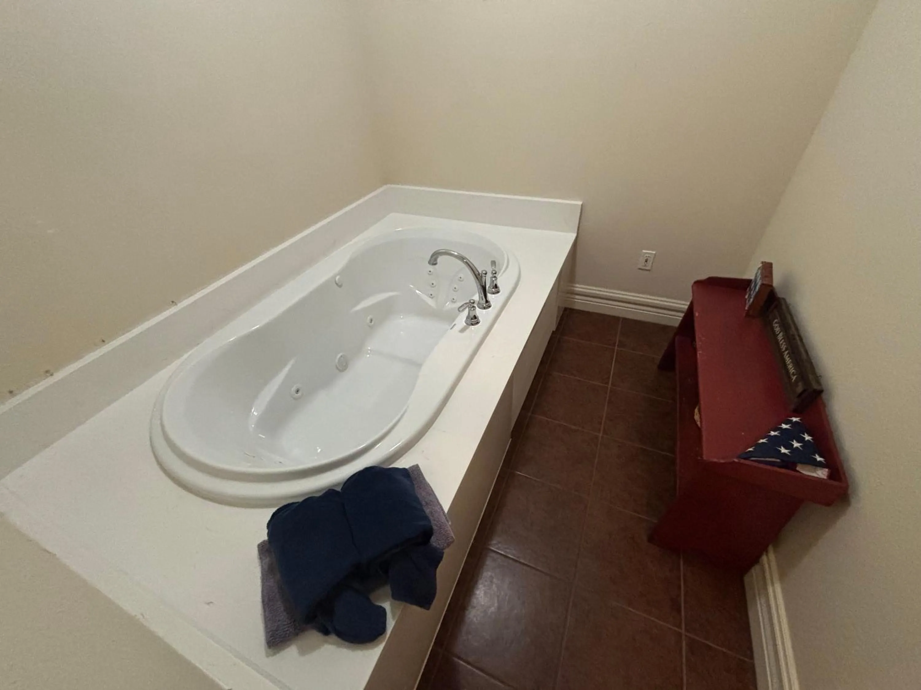 Bath in Hermann Crown Suites