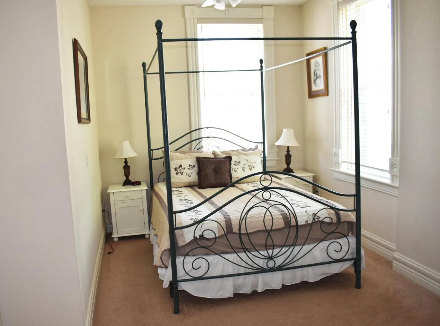 Bedroom, Bed in Hermann Crown Suites