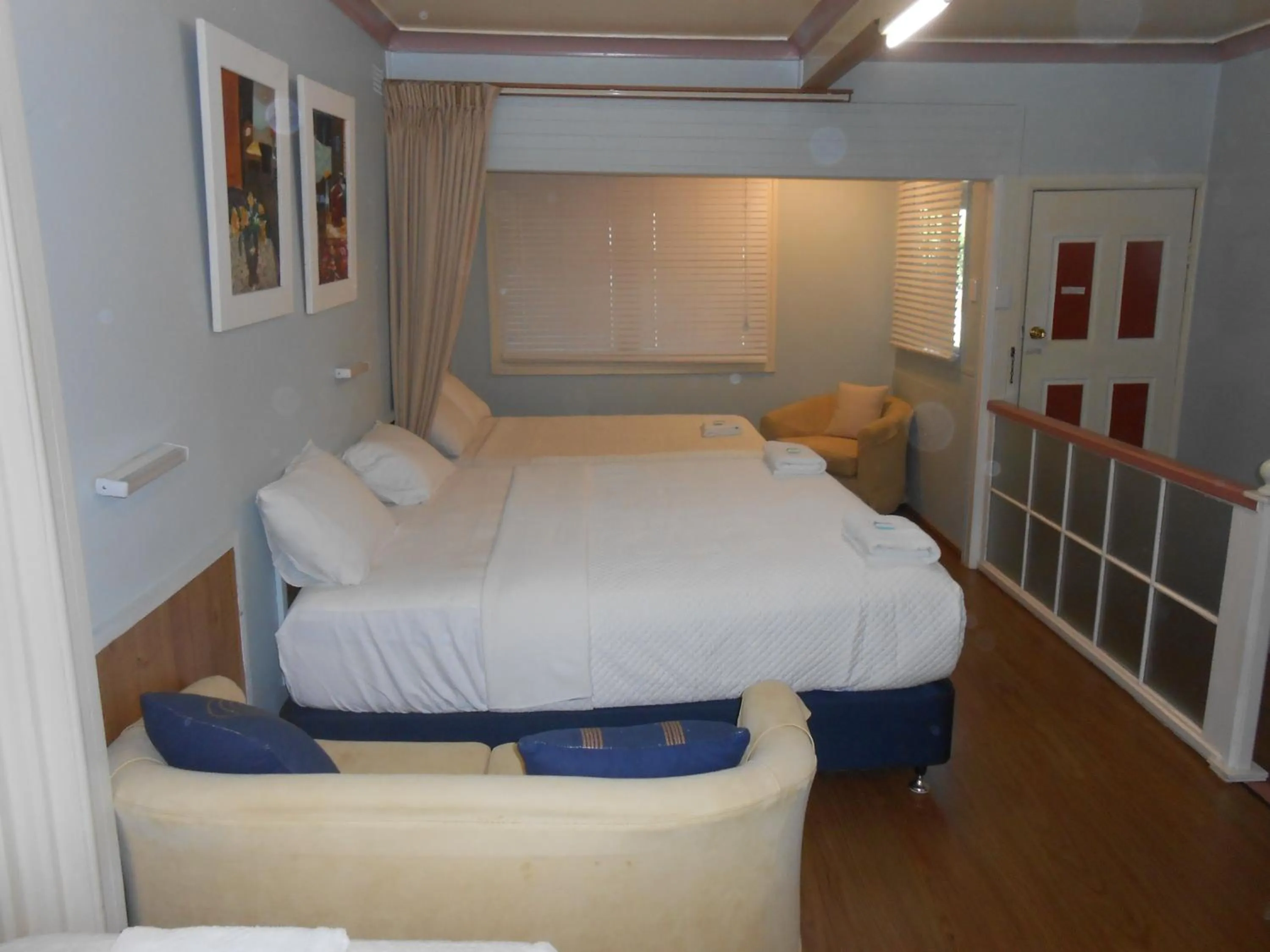 Bed in Mount View Motel