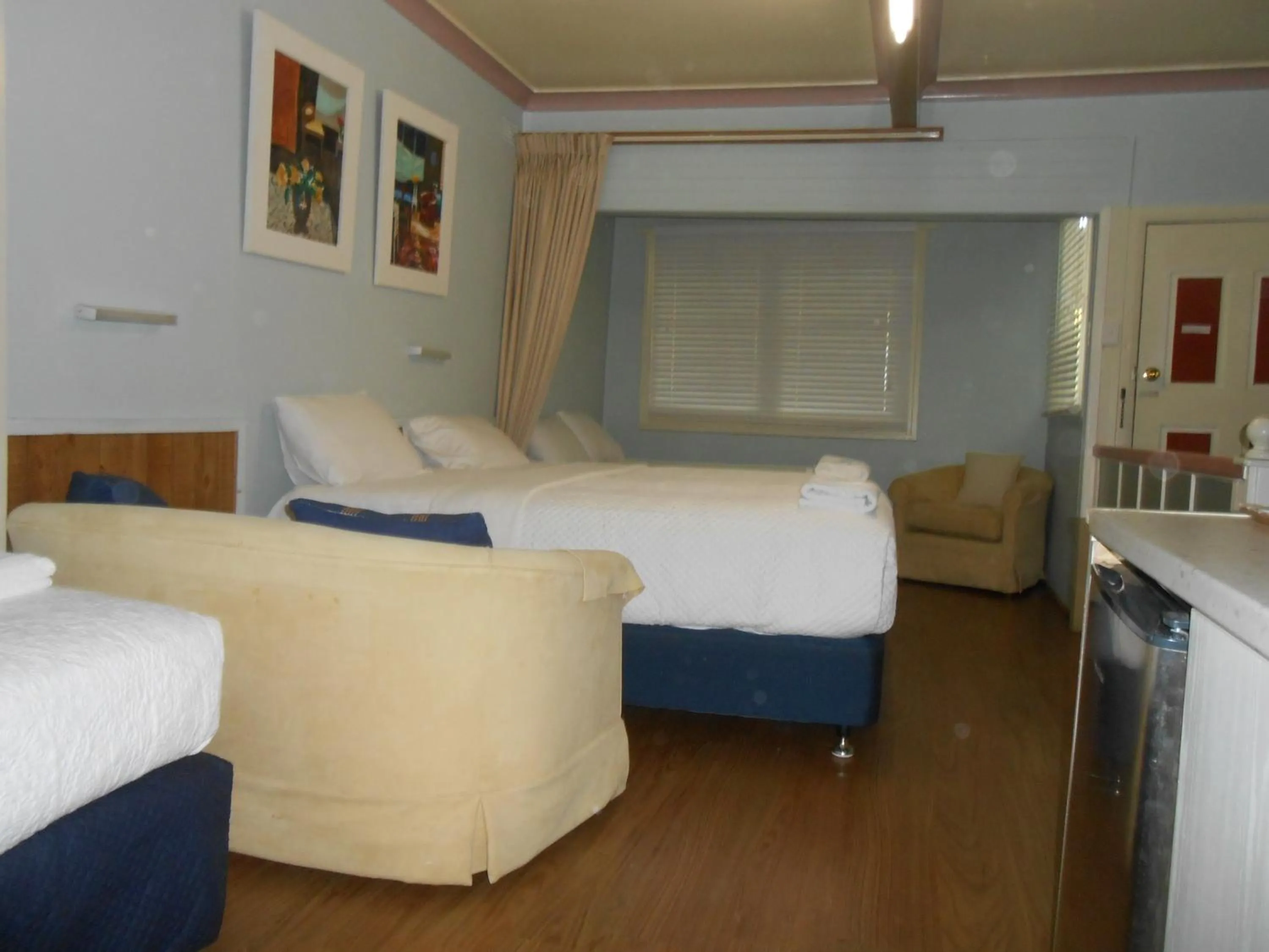 Bed in Mount View Motel