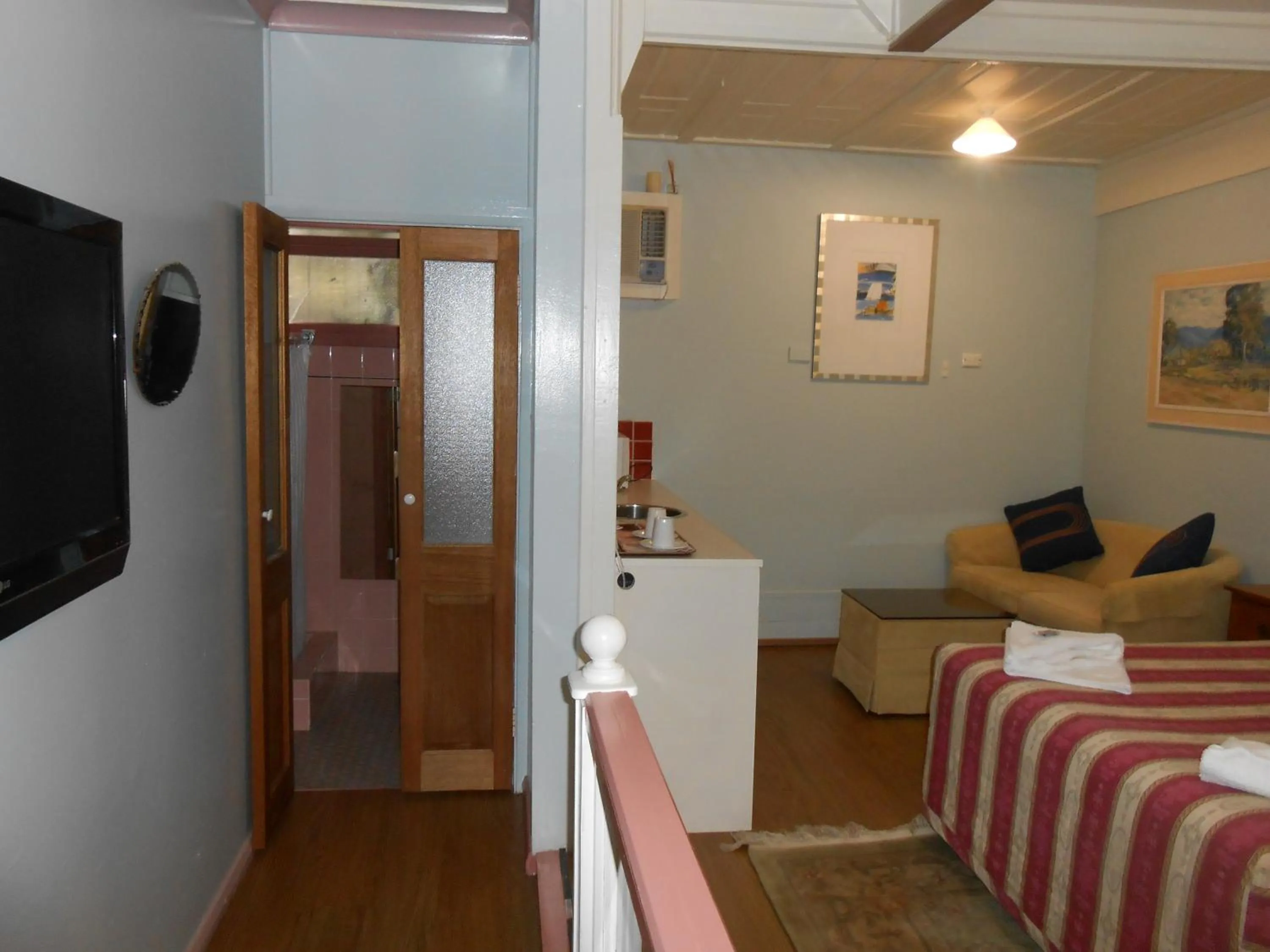 Bed in Mount View Motel