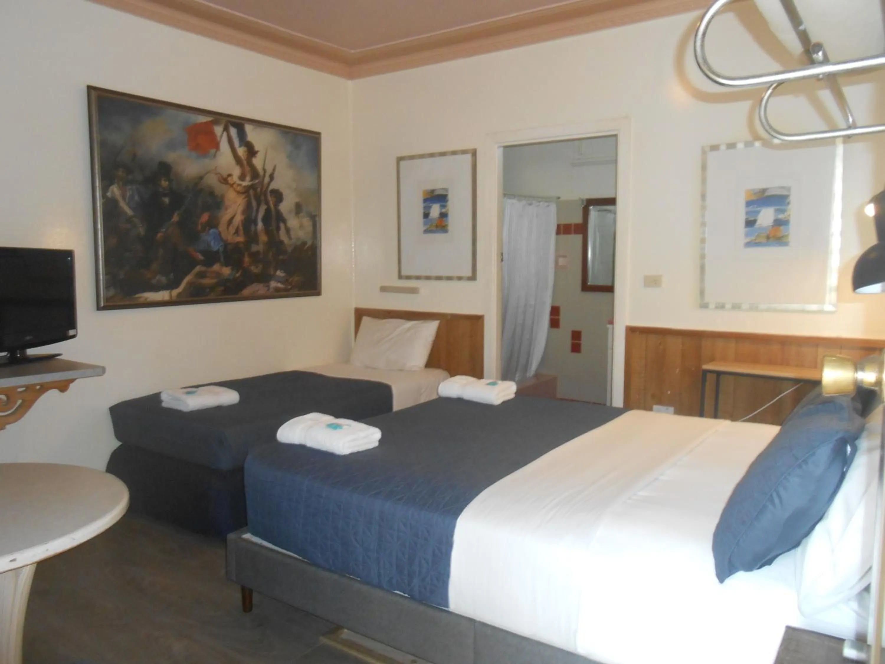 Bed in Mount View Motel