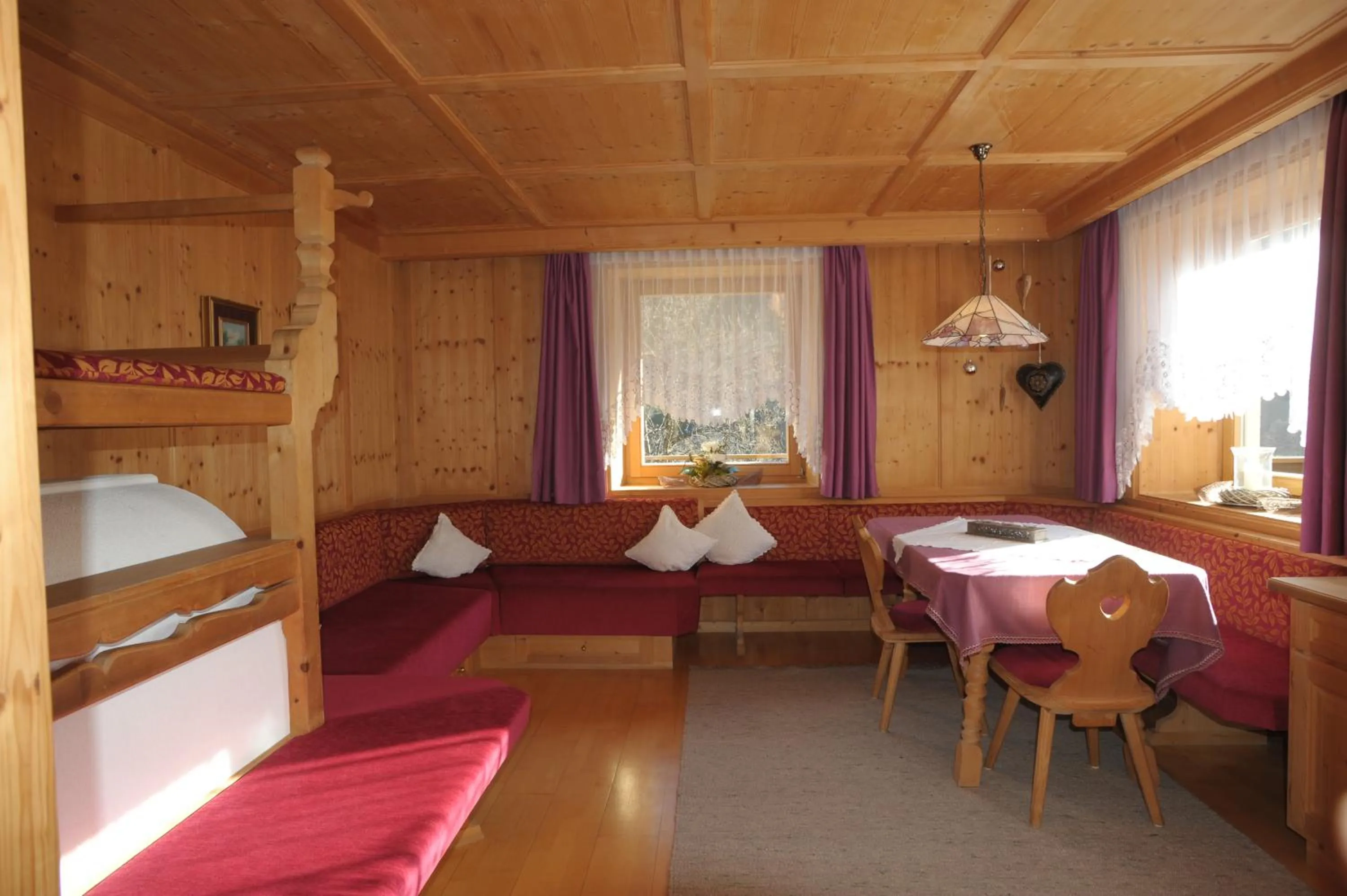 Decorative detail, Bed in XL Appartements Steinhaus