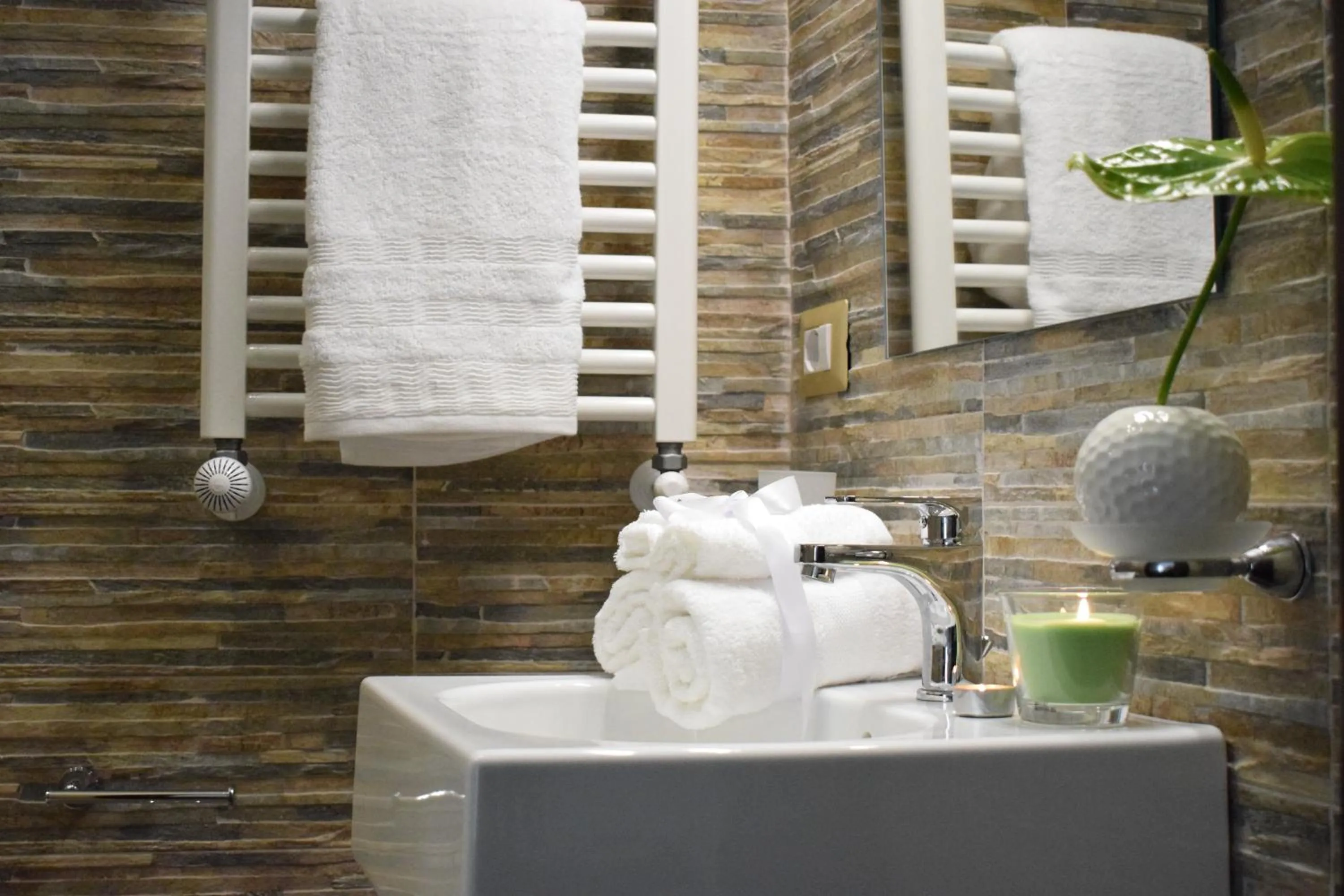 Shower in Cento Tari' Guest House