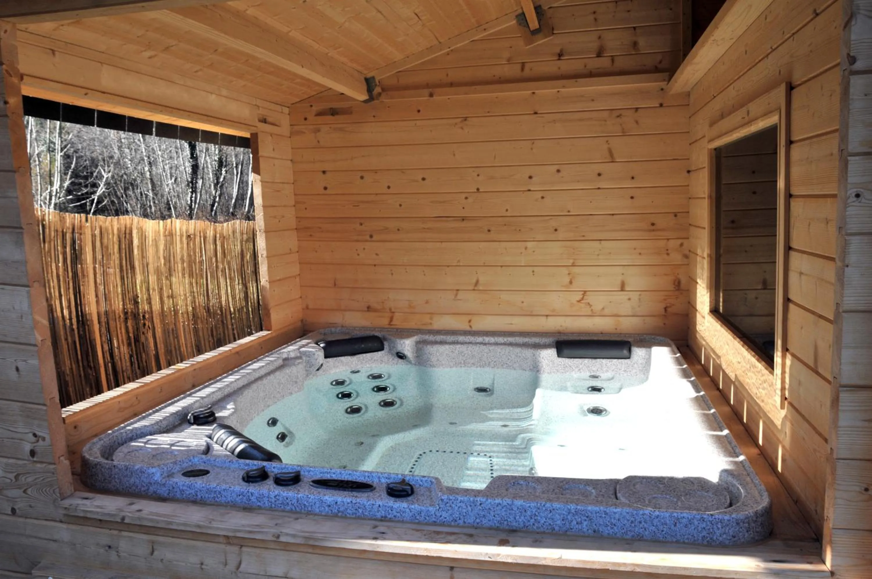 Hot Tub in La Clé des Bois