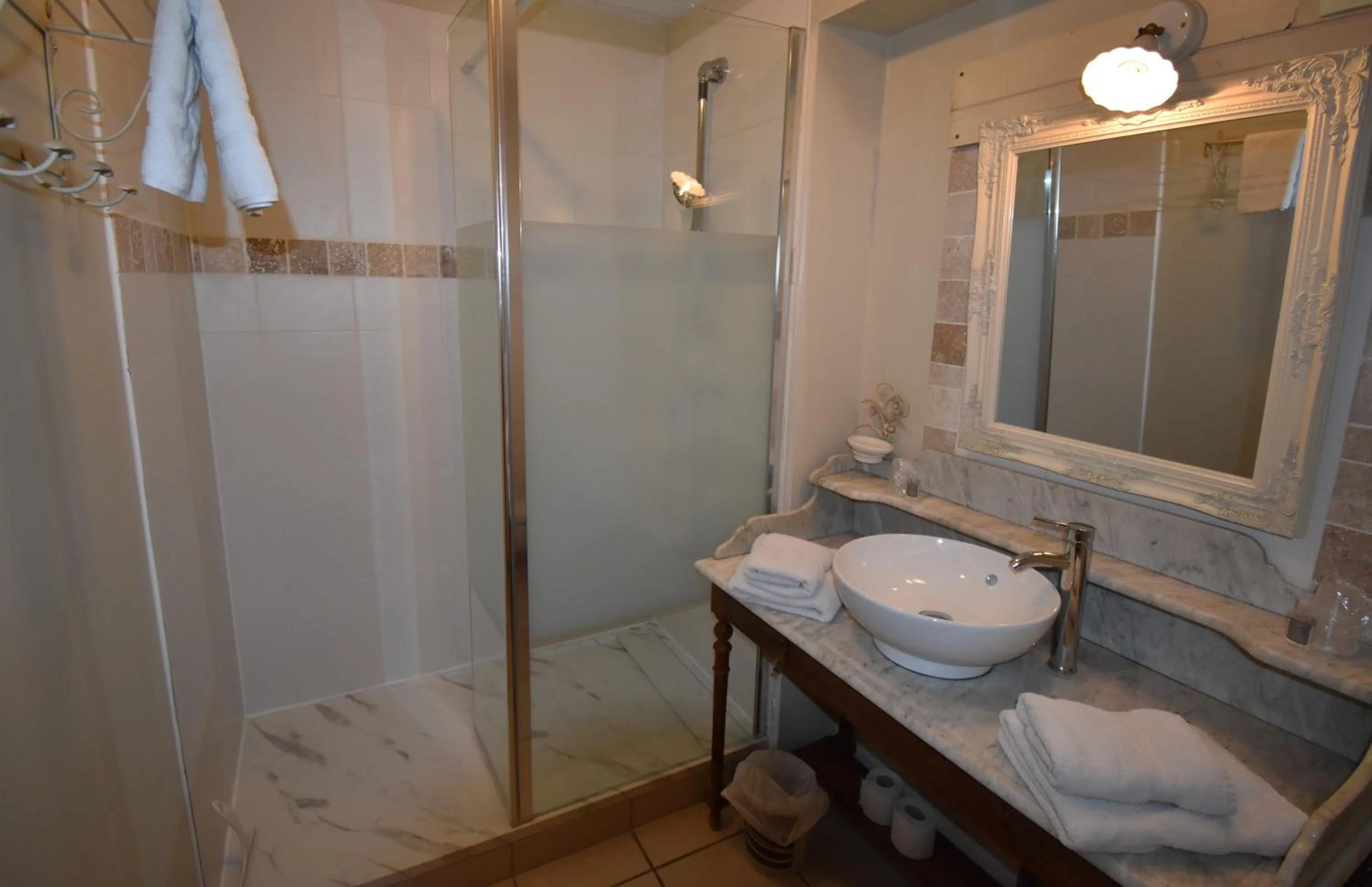 Shower in La Clé des Bois