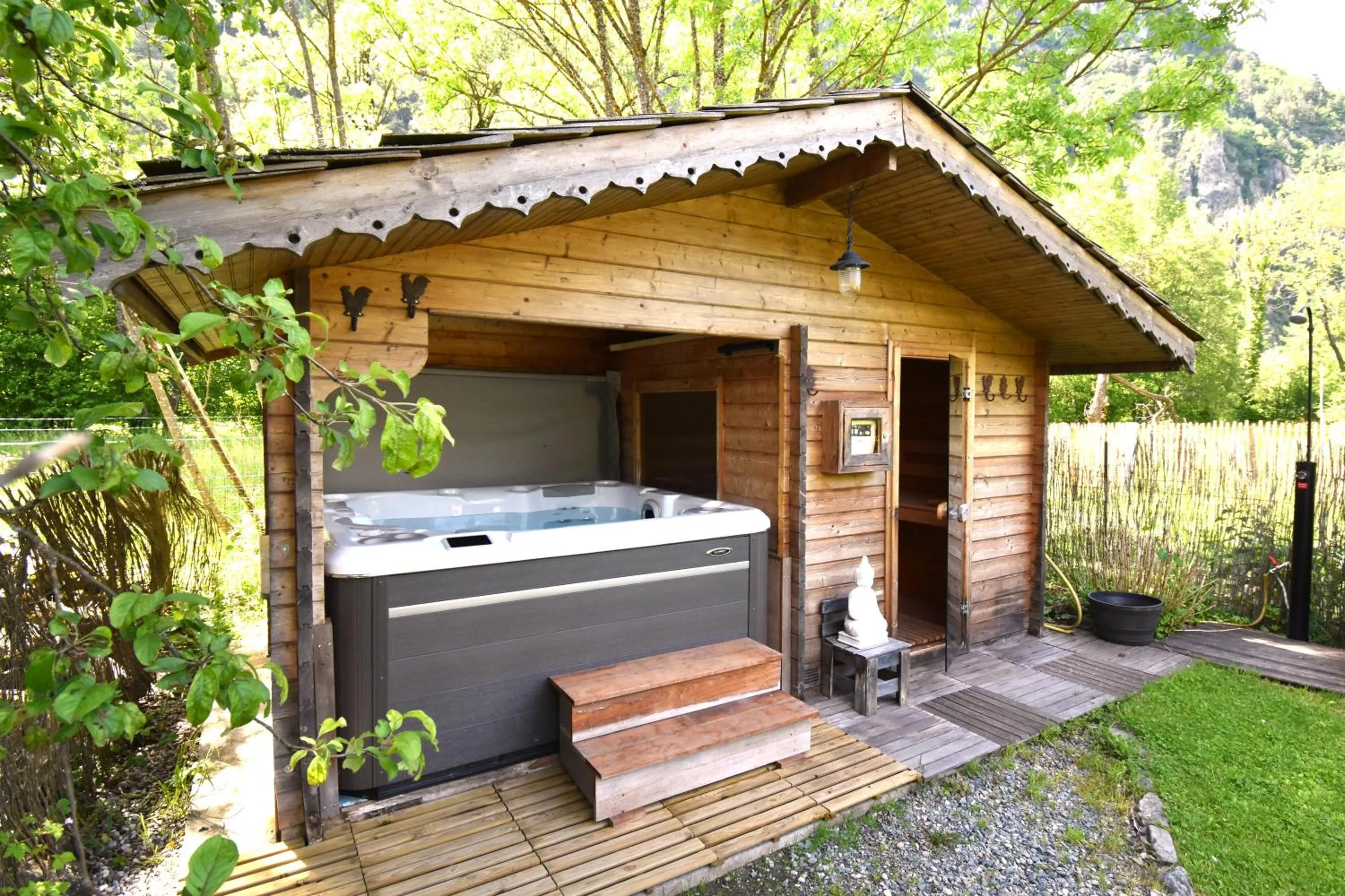 Garden in La Clé des Bois