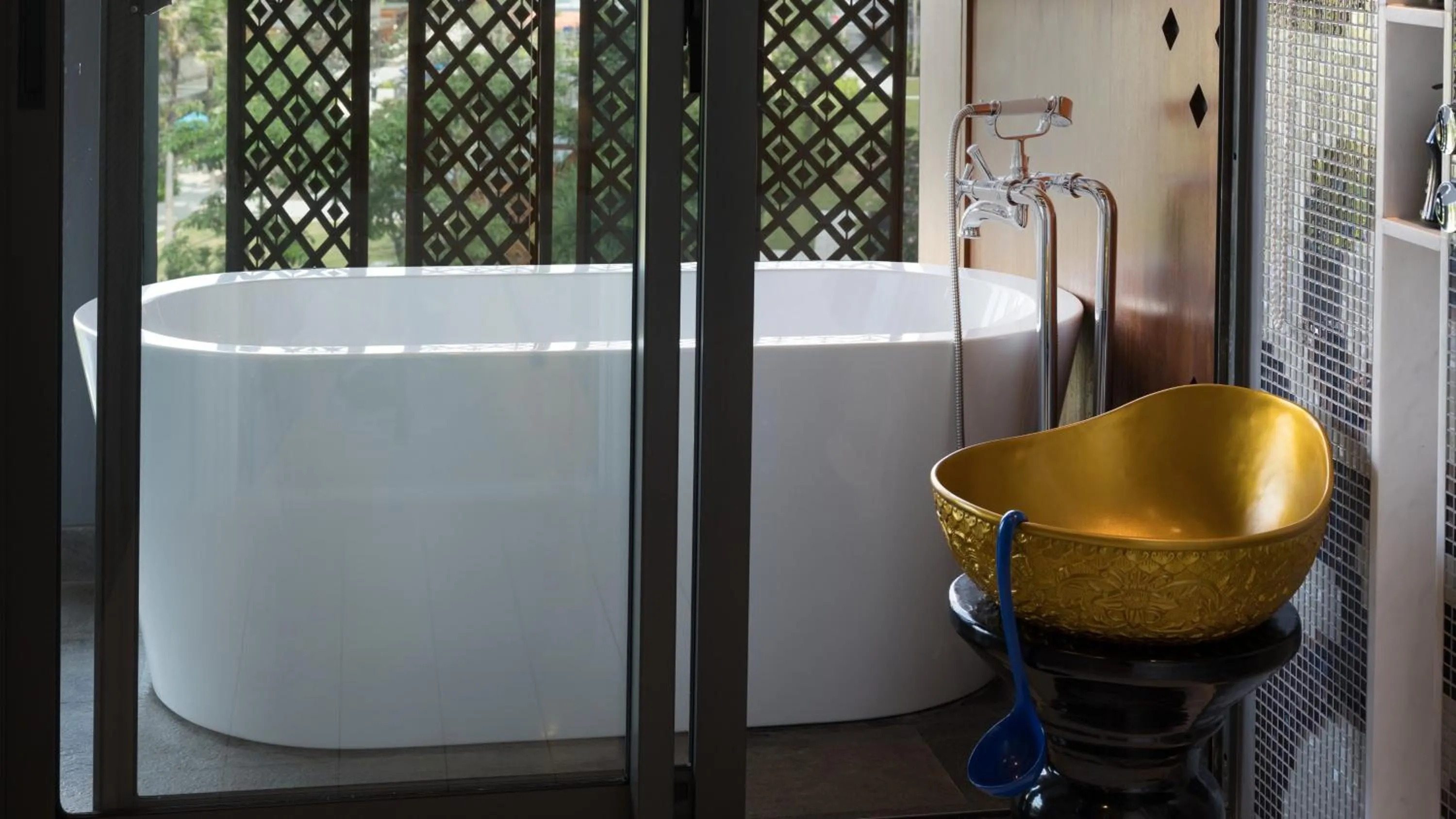 Bath in Hotel Indigo Bali Seminyak Beach by IHG