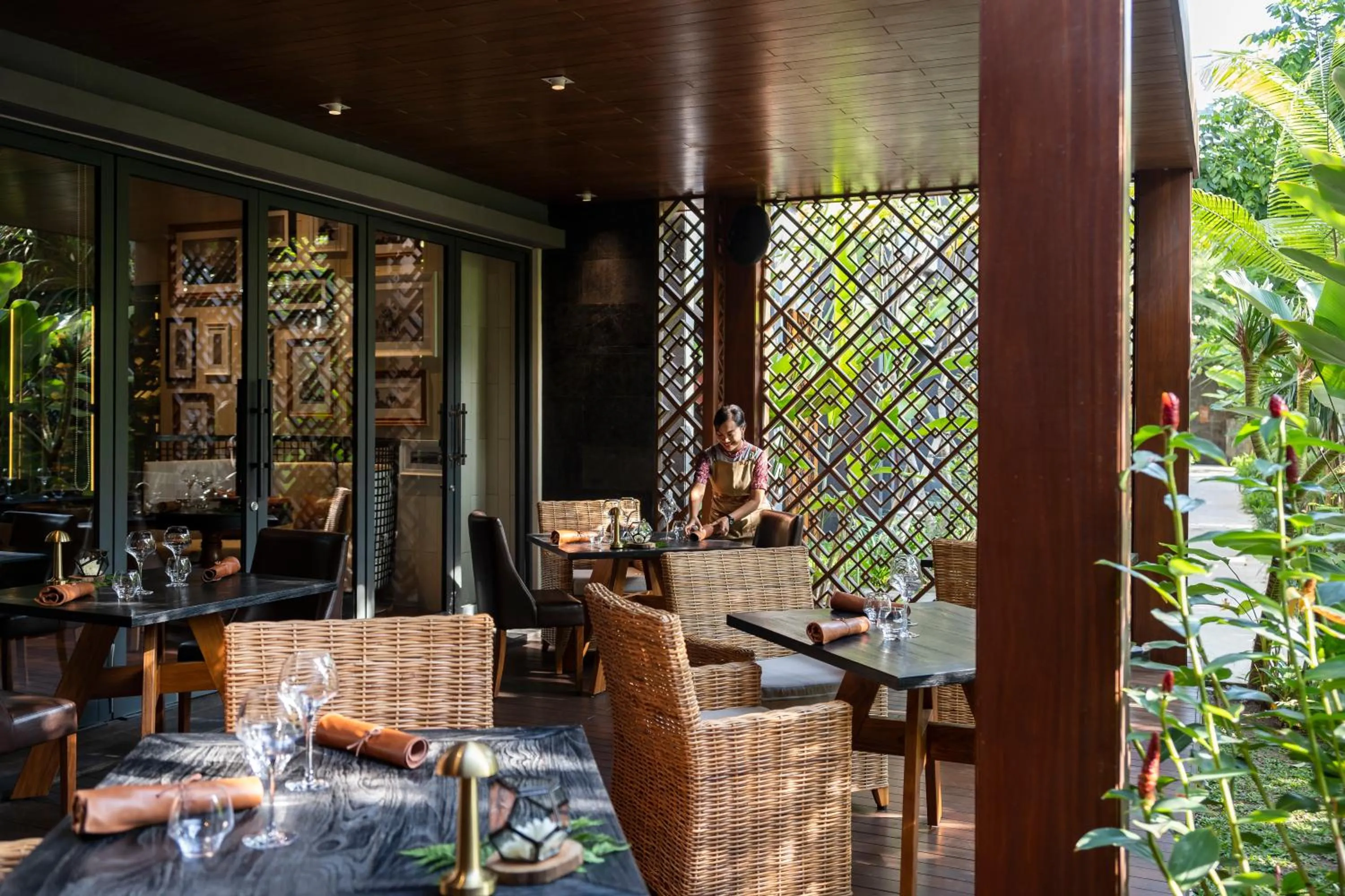 Restaurant/places to eat in Hotel Indigo Bali Seminyak Beach by IHG