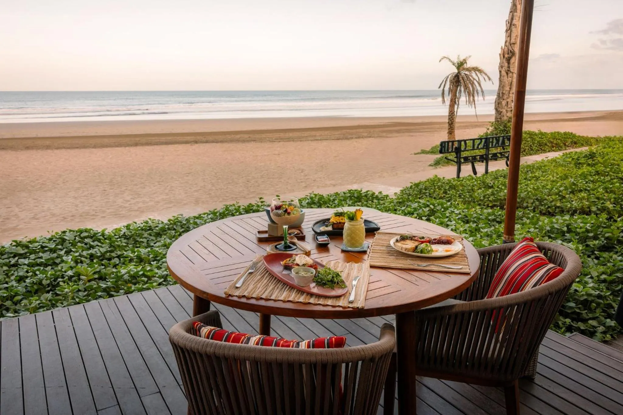 Restaurant/places to eat in Hotel Indigo Bali Seminyak Beach by IHG
