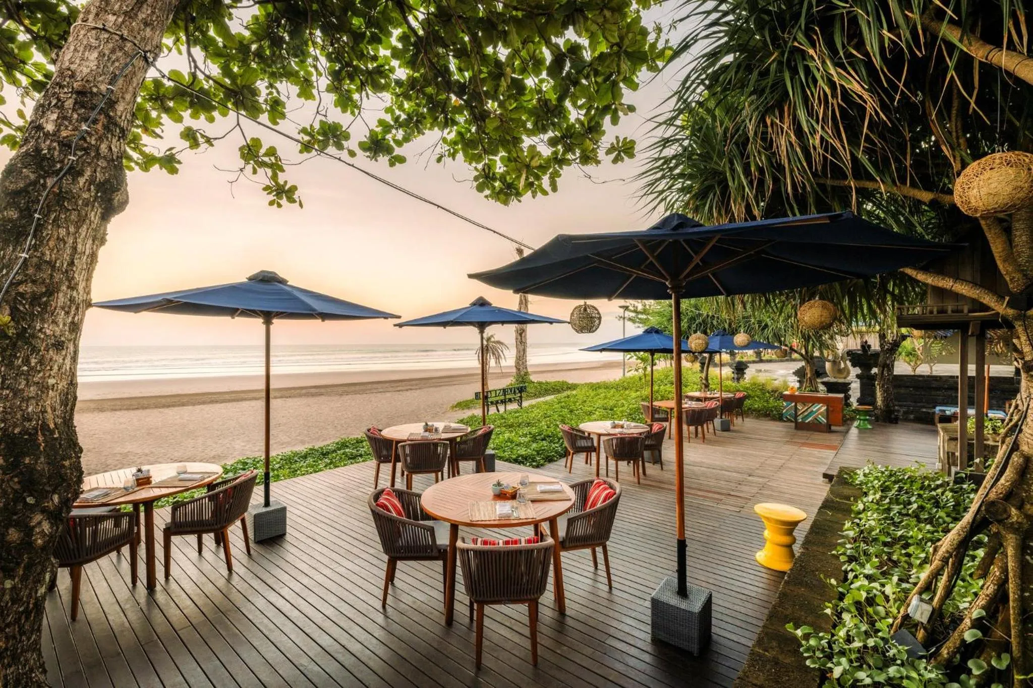 Restaurant/places to eat in Hotel Indigo Bali Seminyak Beach by IHG