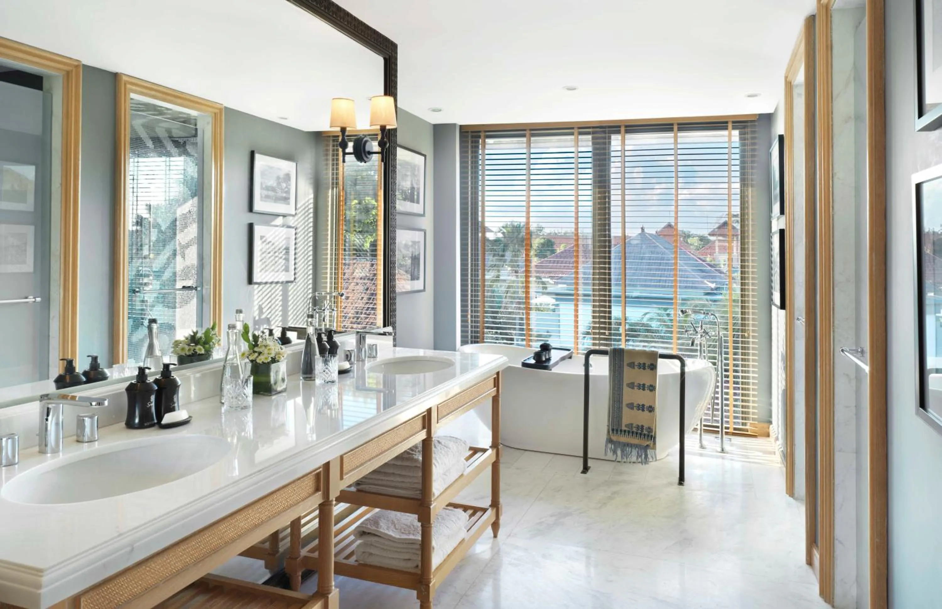 Toilet in Hotel Indigo Bali Seminyak Beach by IHG