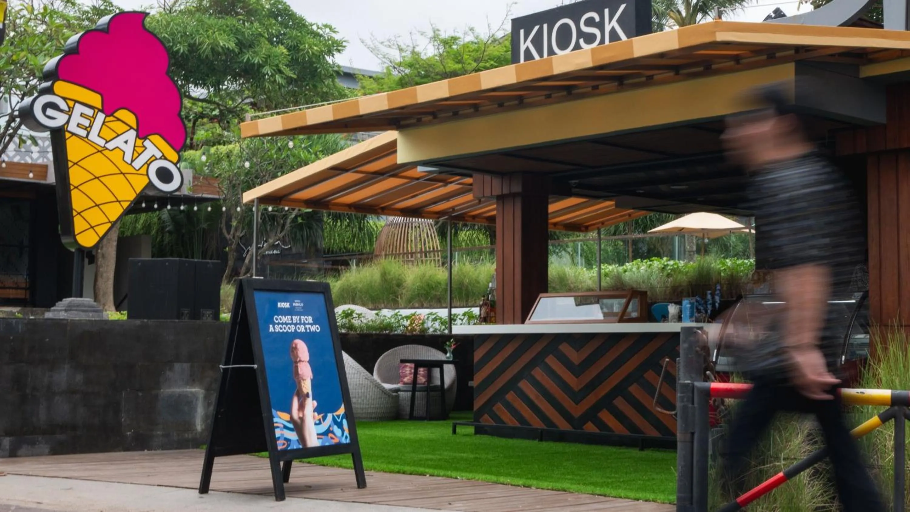 Restaurant/places to eat in Hotel Indigo Bali Seminyak Beach by IHG