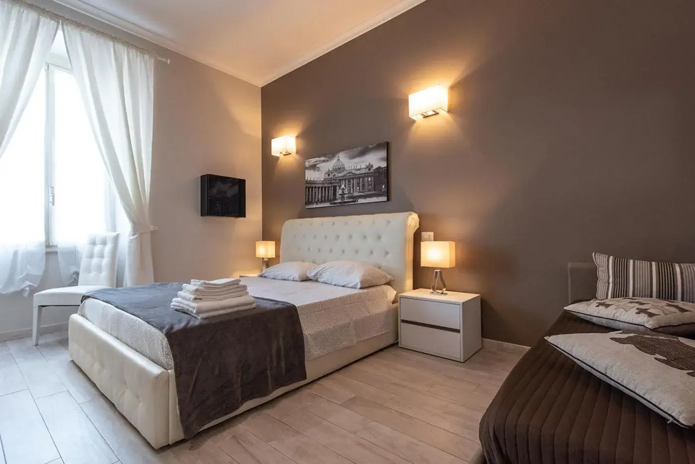 Deluxe Double Room with City View in Central Vatican Rooms Deluxe Double Room with City View in Central Vatican Rooms