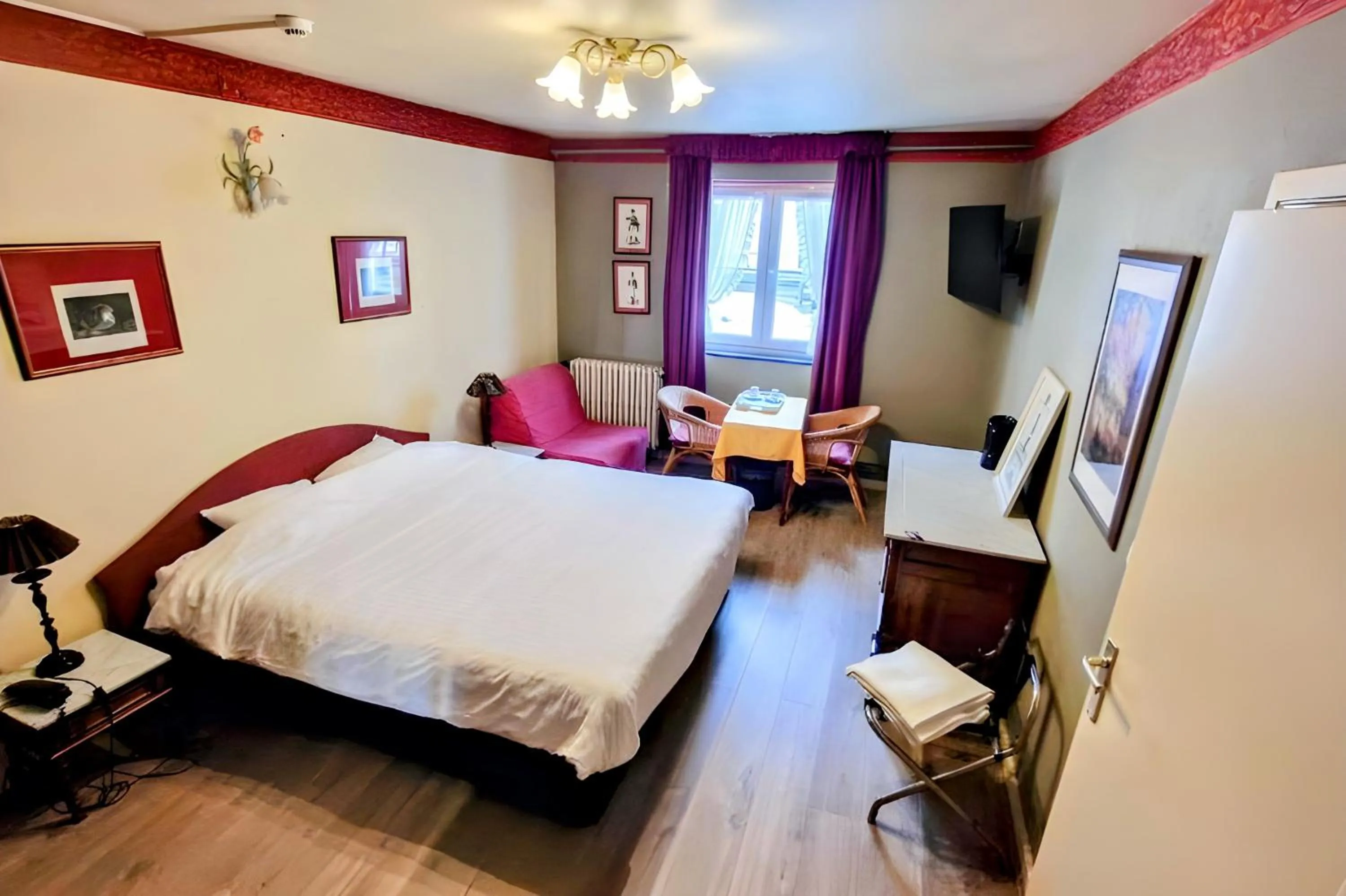 Bed in Hotel-Restaurant Bonhomme