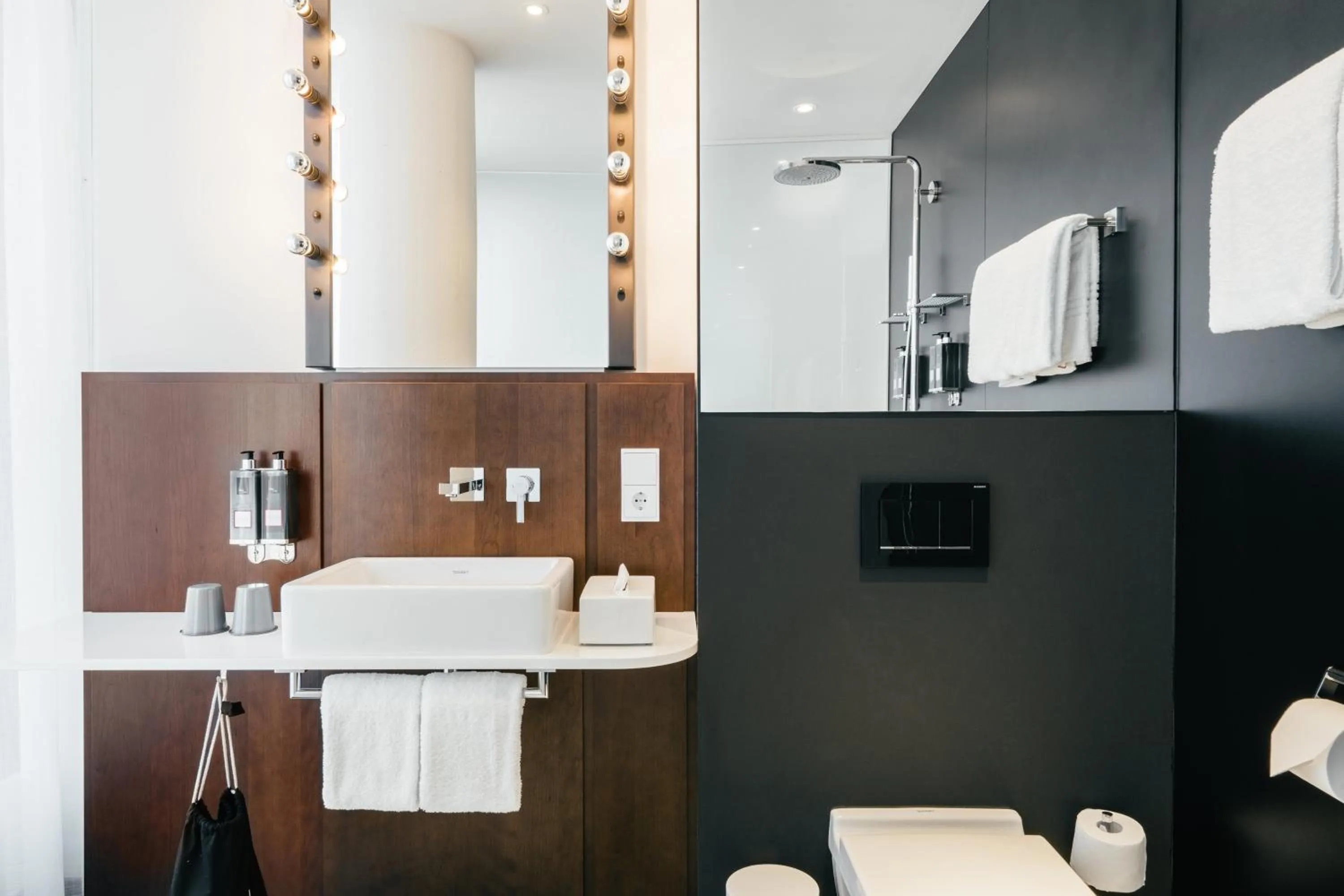 Bathroom in Ruby Lilly Hotel Munich