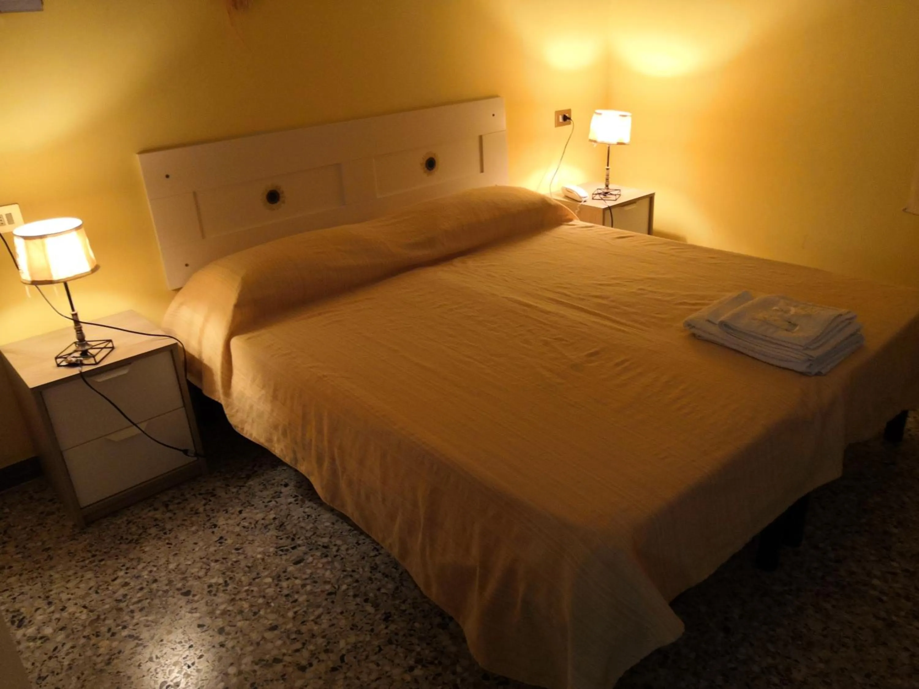 Photo of the whole room, Bed in A1 Girasole B&B