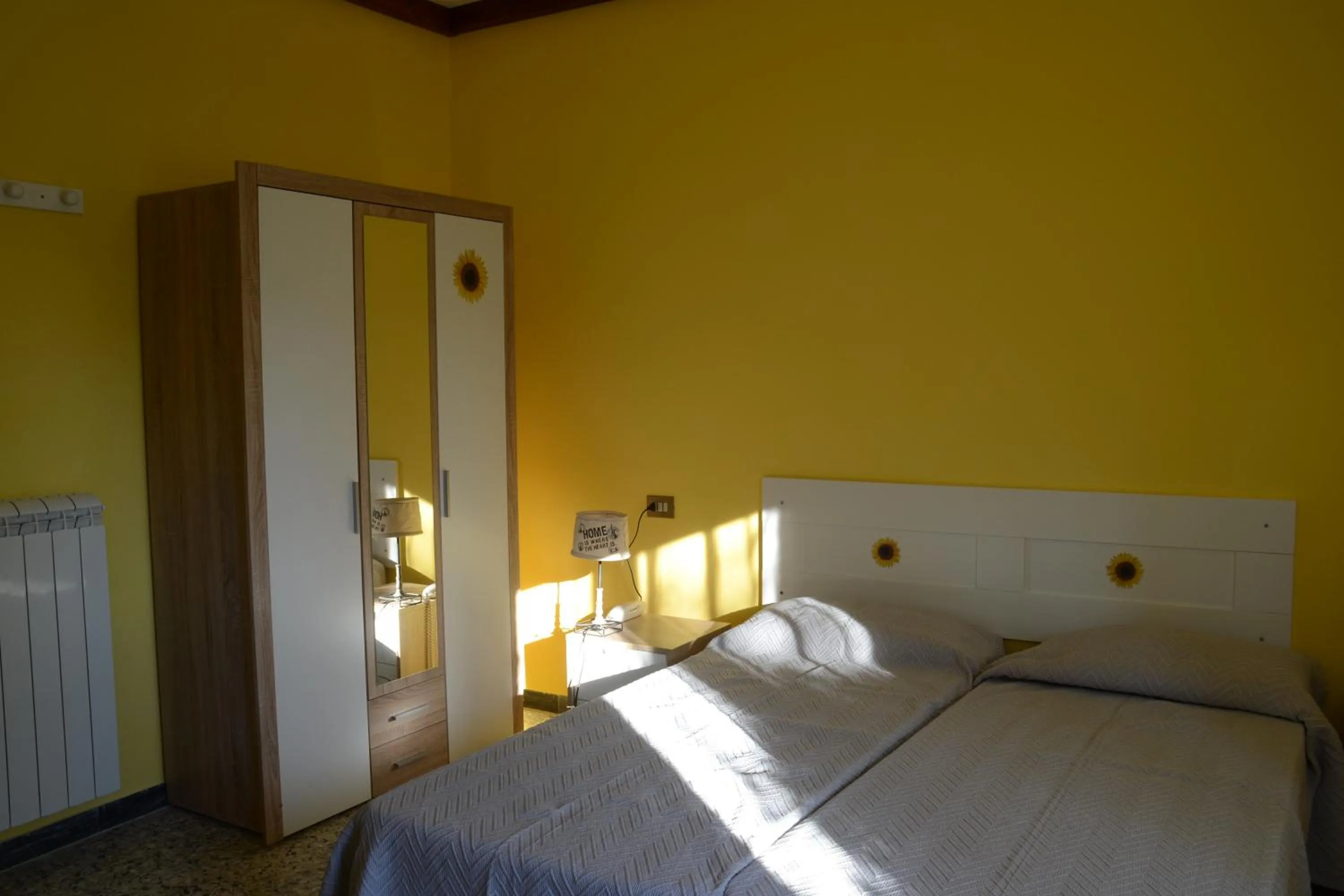 Photo of the whole room, Bed in A1 Girasole B&B