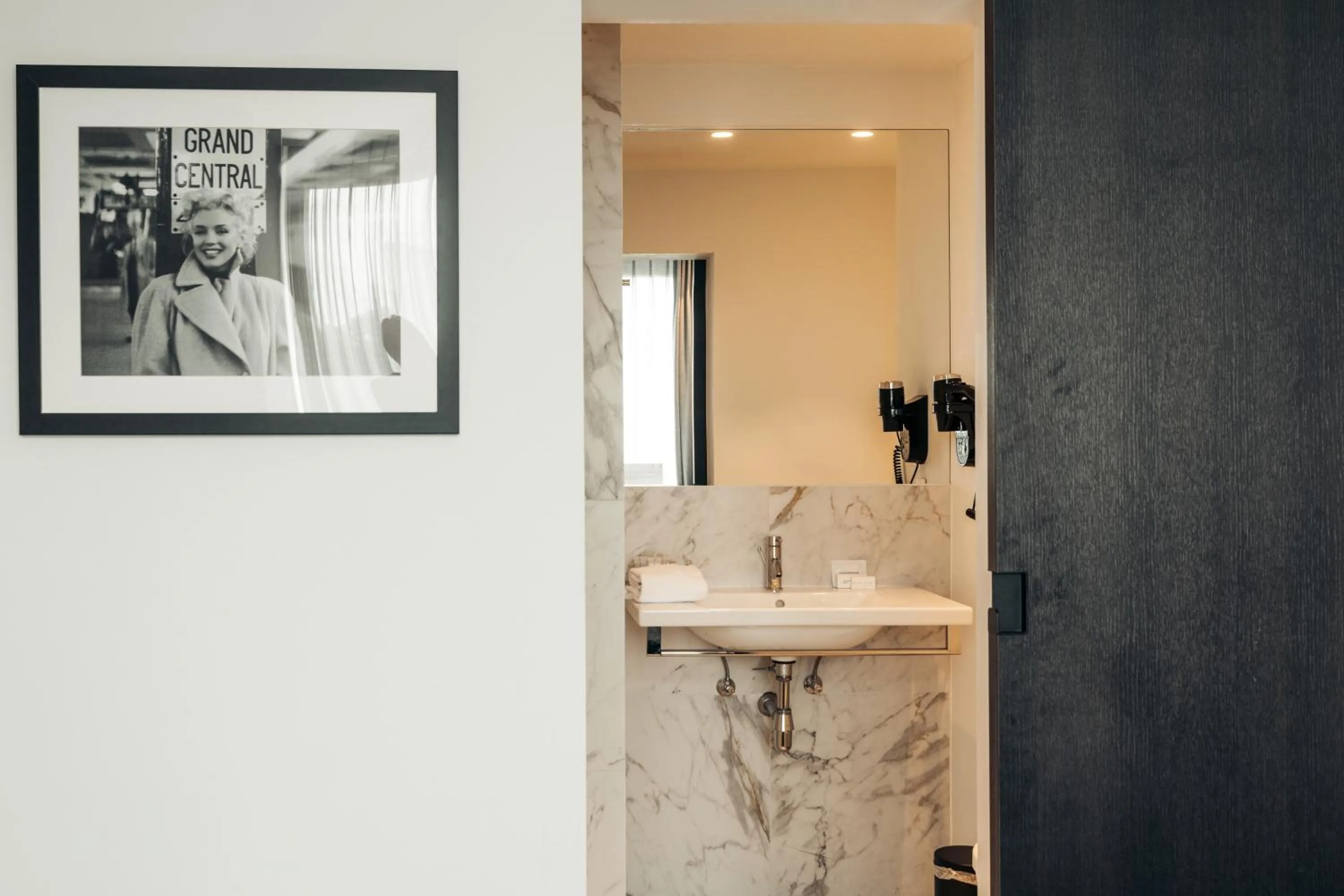 Bathroom in Serwir Hotel