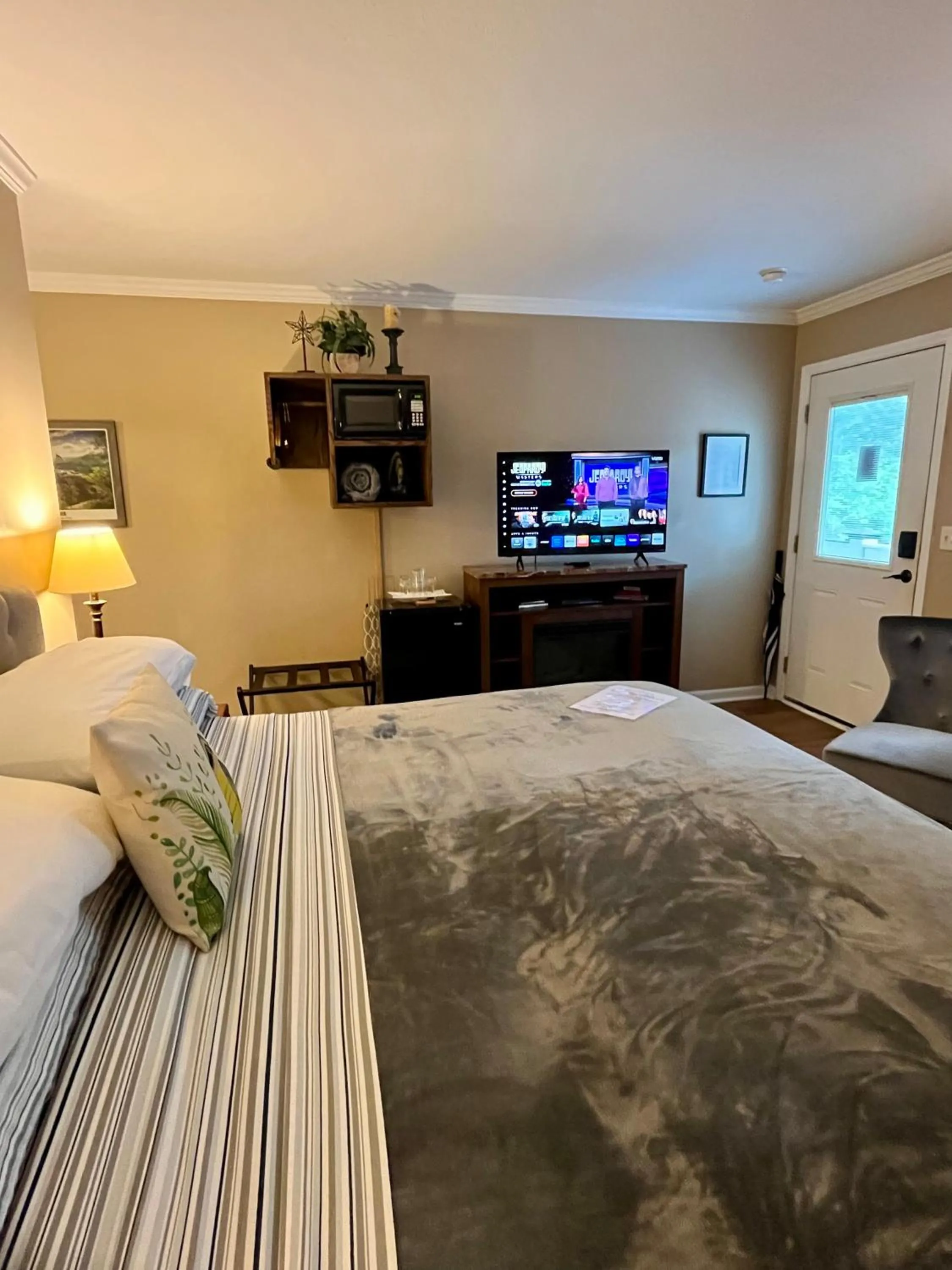 Photo of the whole room, Bed in Grafton Lodge