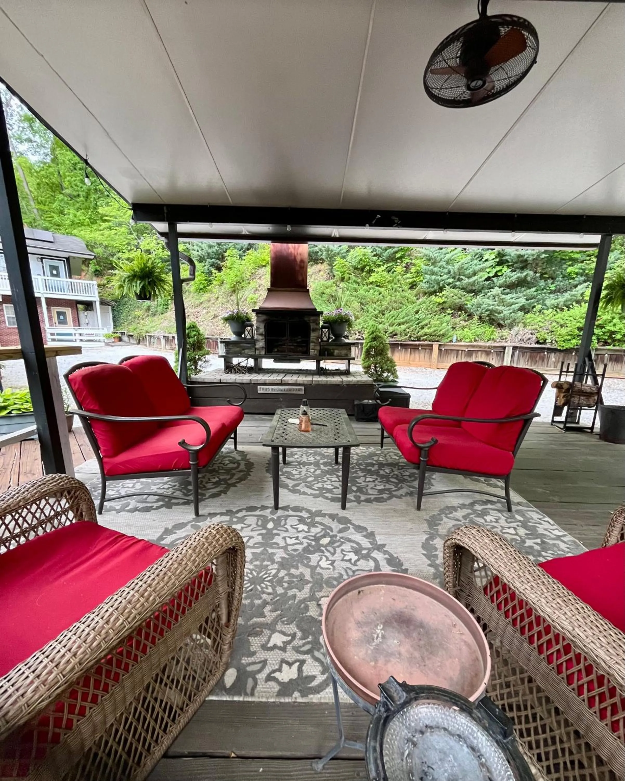 Communal lounge/ TV room in Grafton Lodge