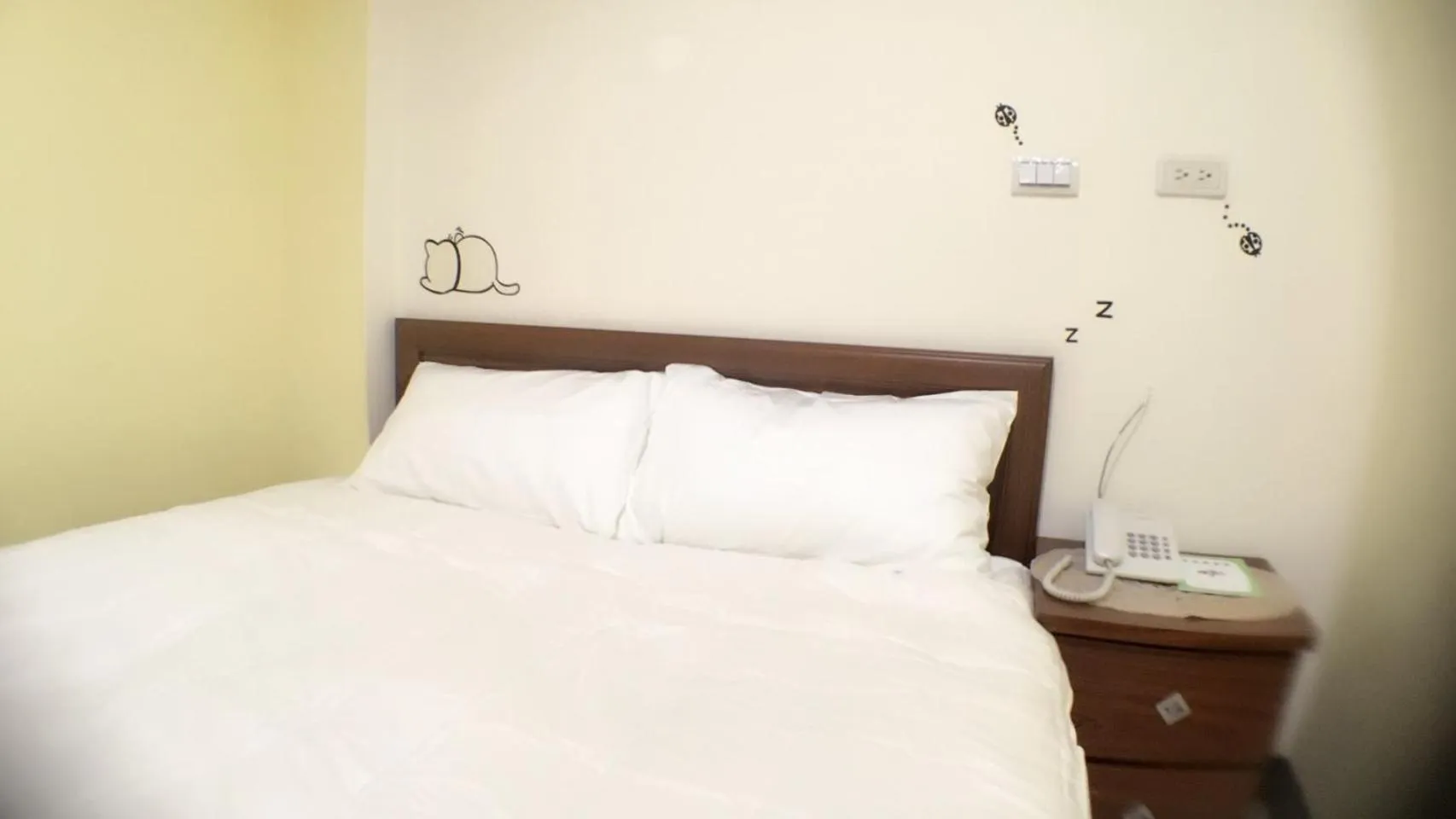 Seating area, Bed in HFun Hotel