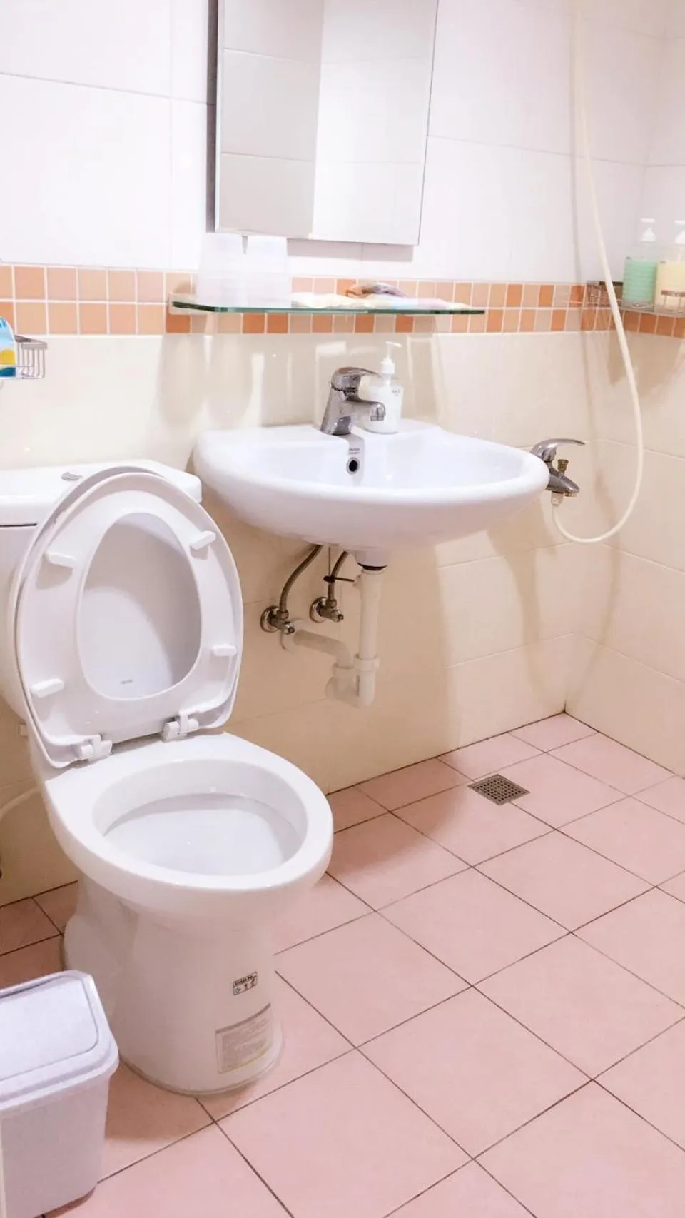 Shower in HFun Hotel