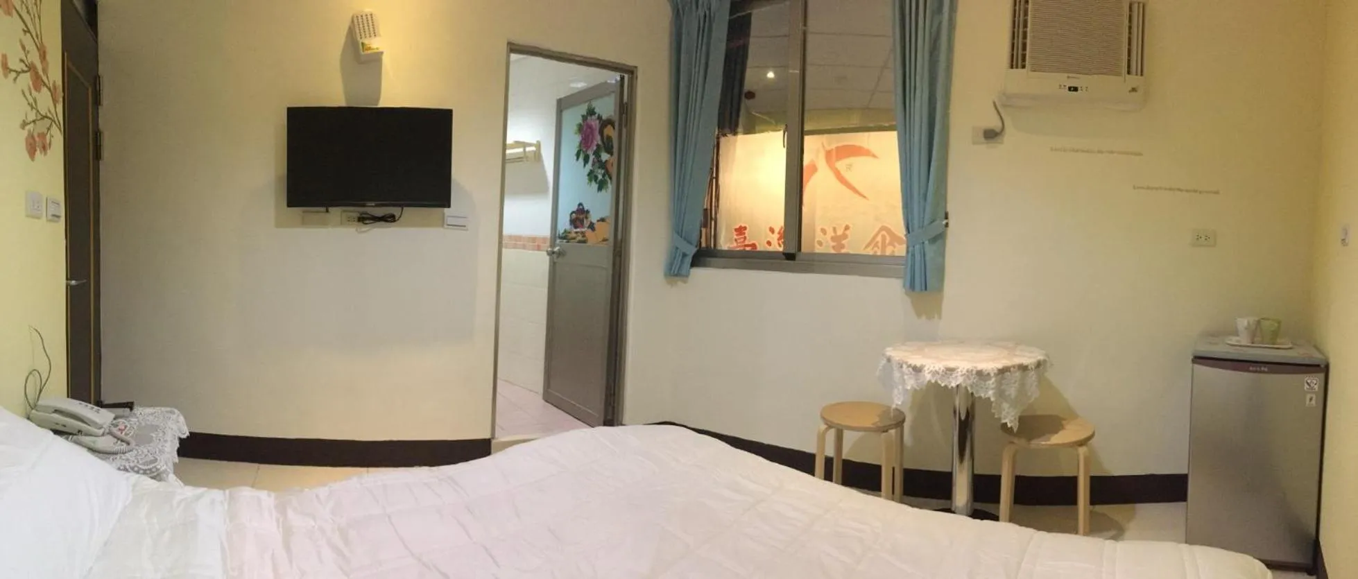 Toilet, Bed in HFun Hotel