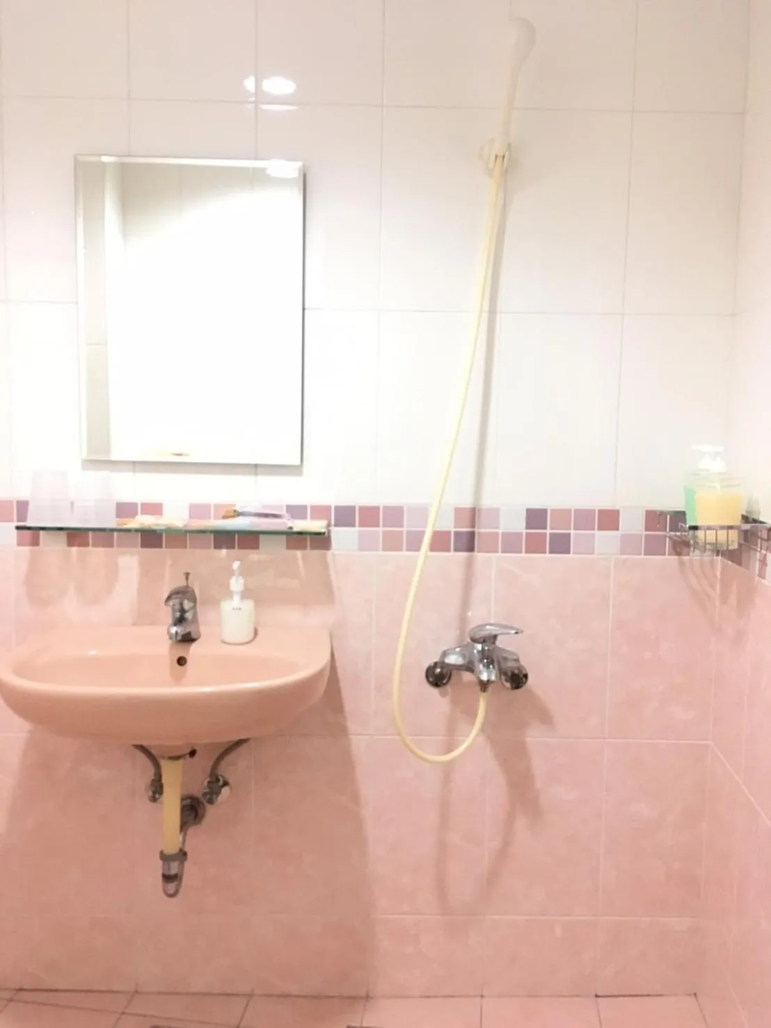 Shower in HFun Hotel