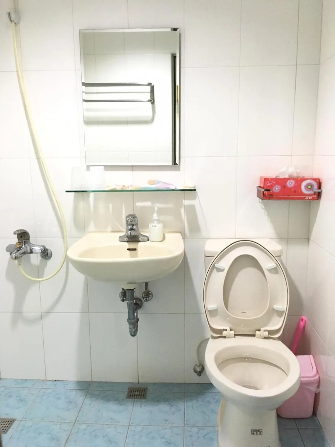 Shower in HFun Hotel