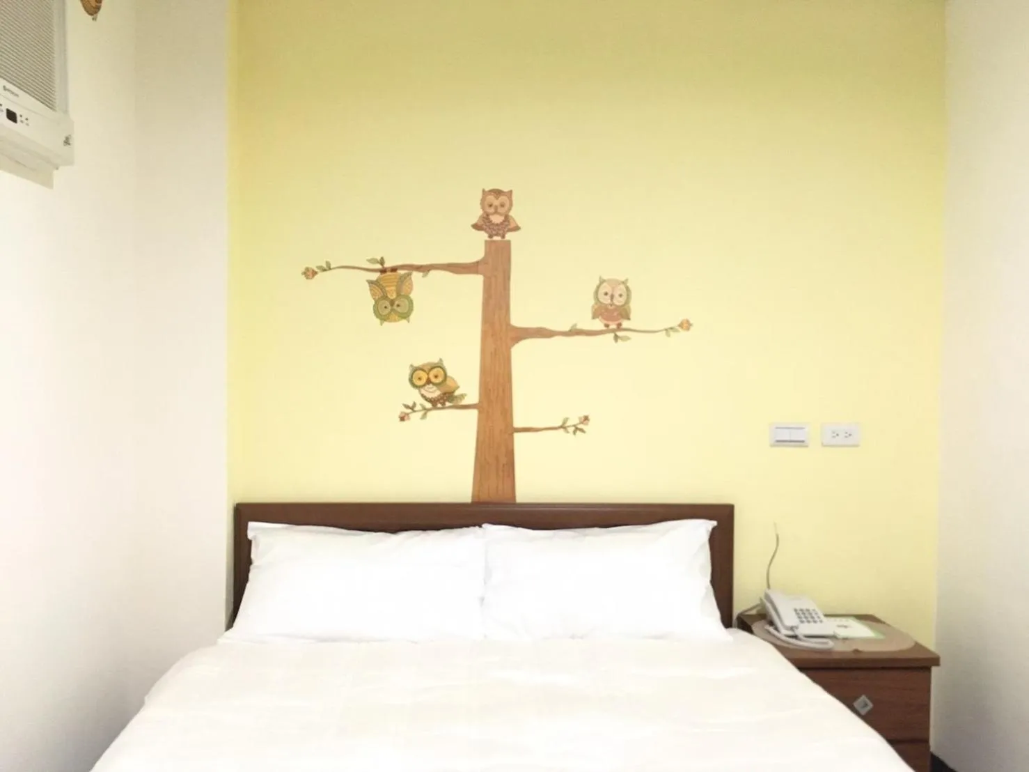 Seating area, Bed in HFun Hotel