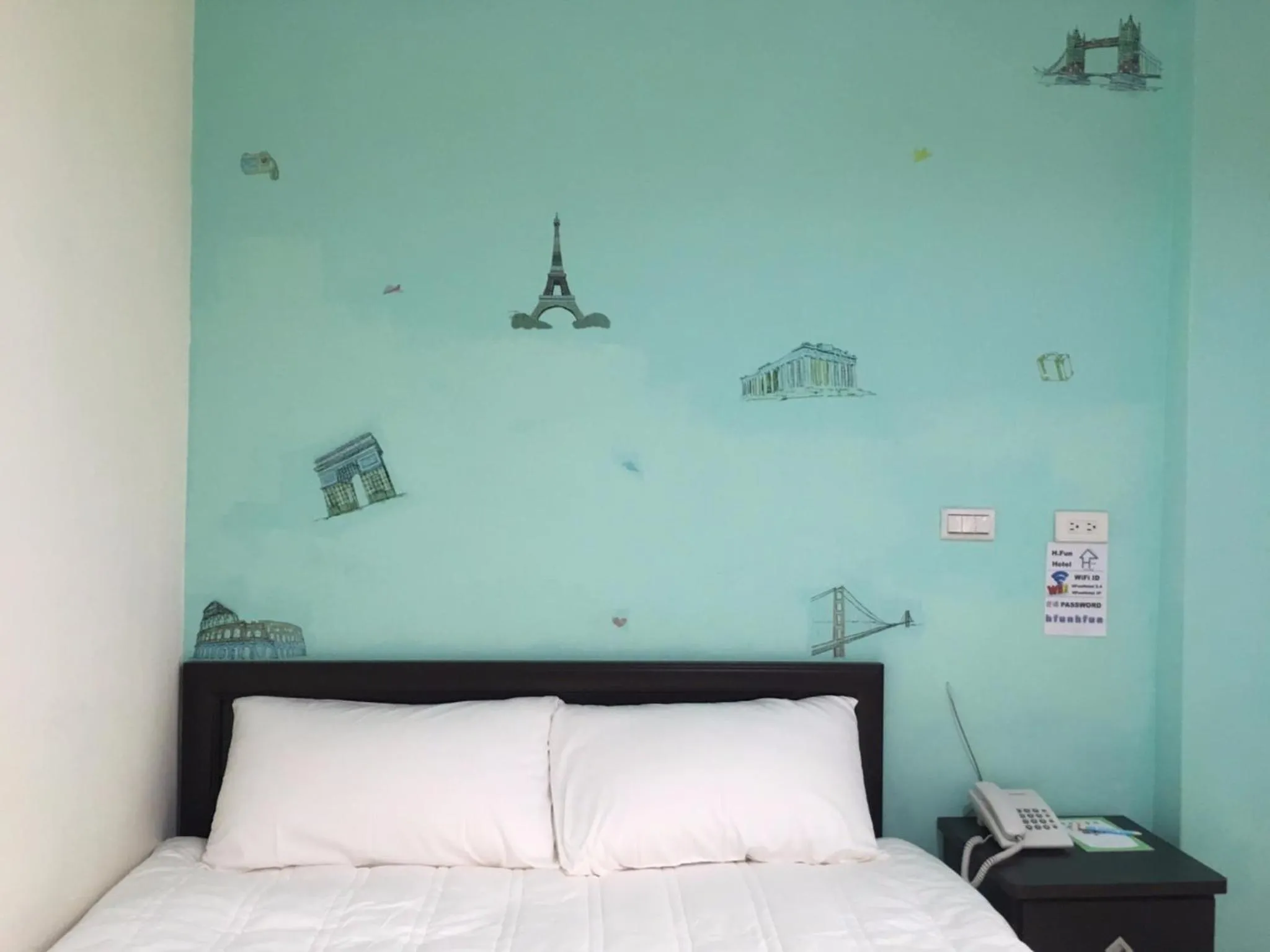 Seating area, Bed in HFun Hotel