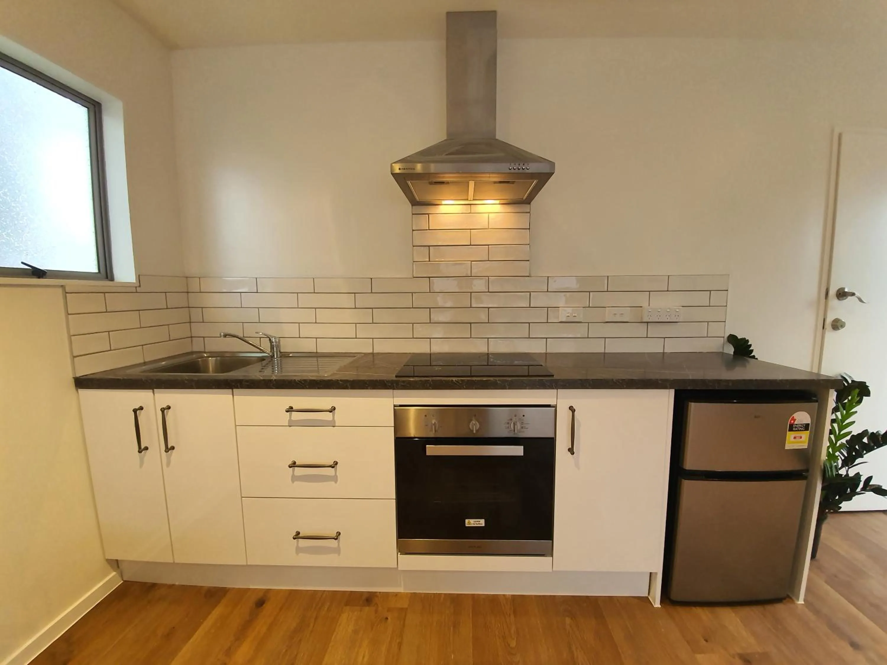 Kitchen or kitchenette in Alice House