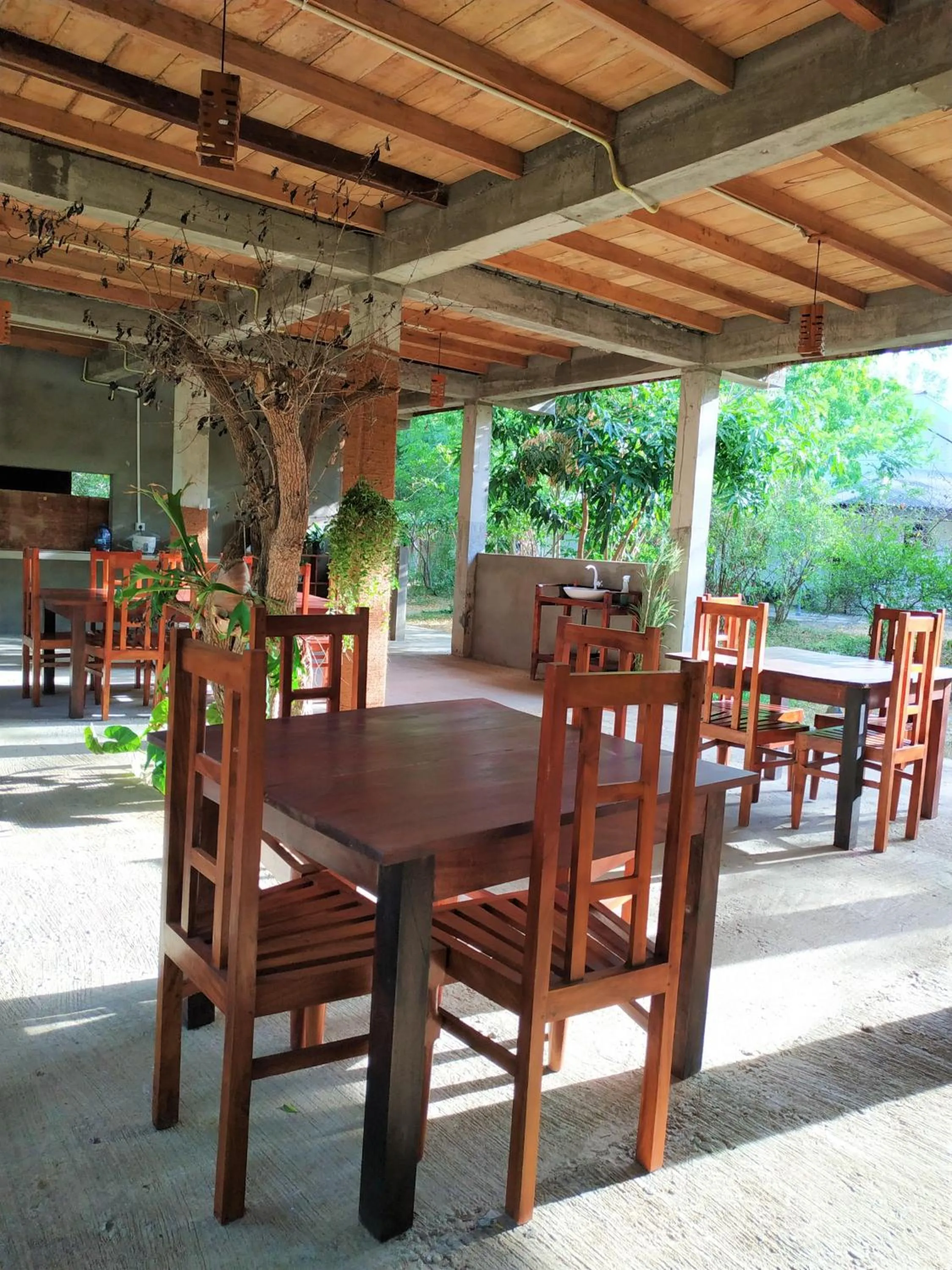 Restaurant/places to eat in Lavish Eco Jungle