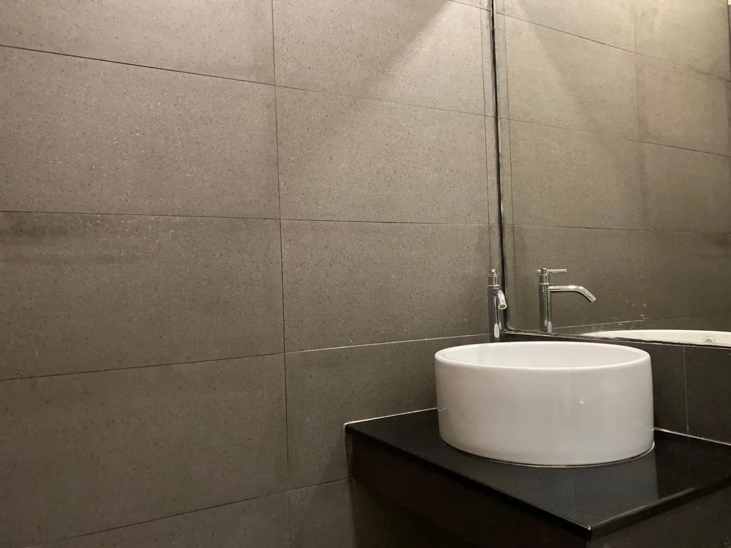 Toilet in Tara Park Resotel