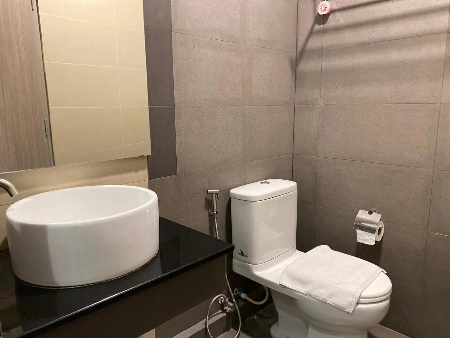 Toilet in Tara Park Resotel