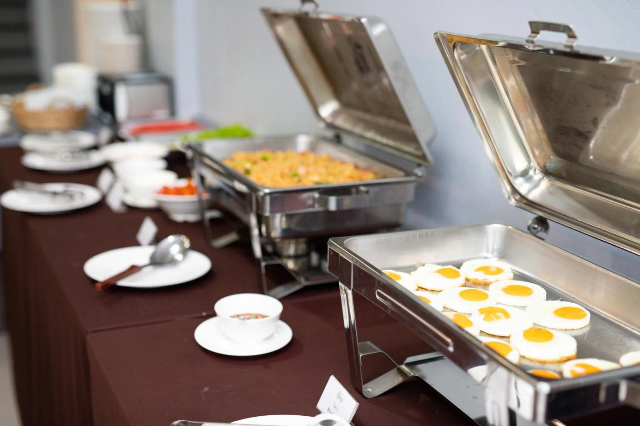 Restaurant/places to eat in Tara Park Resotel