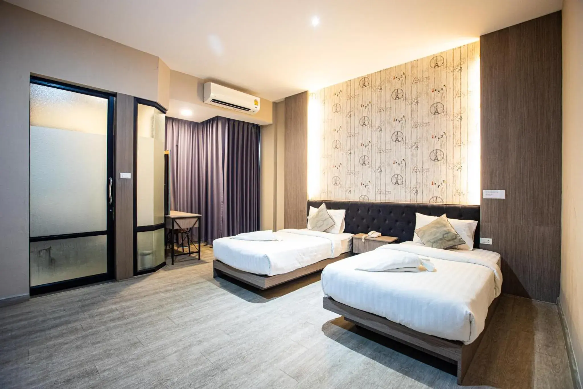 Deluxe Twin Room in Tara Park Resotel Deluxe Twin Room in Tara Park Resotel