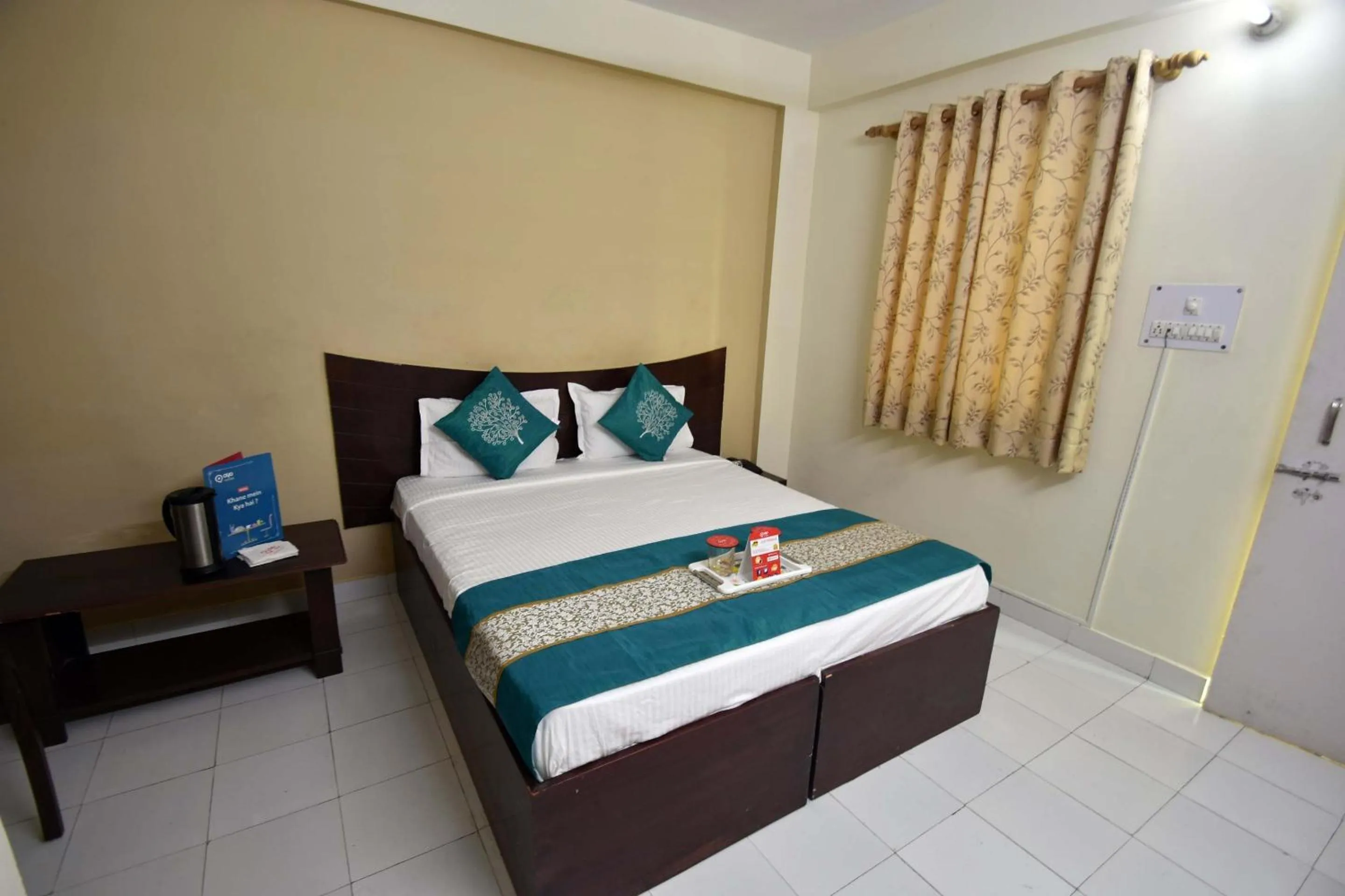 Bed in Hotel Gangotri