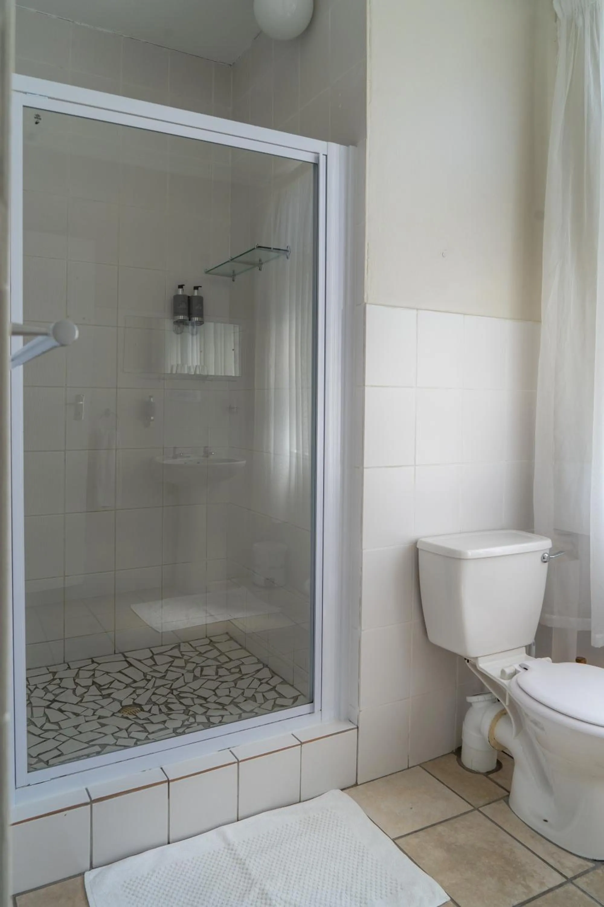 Shower in Selborne Bed and Breakfast